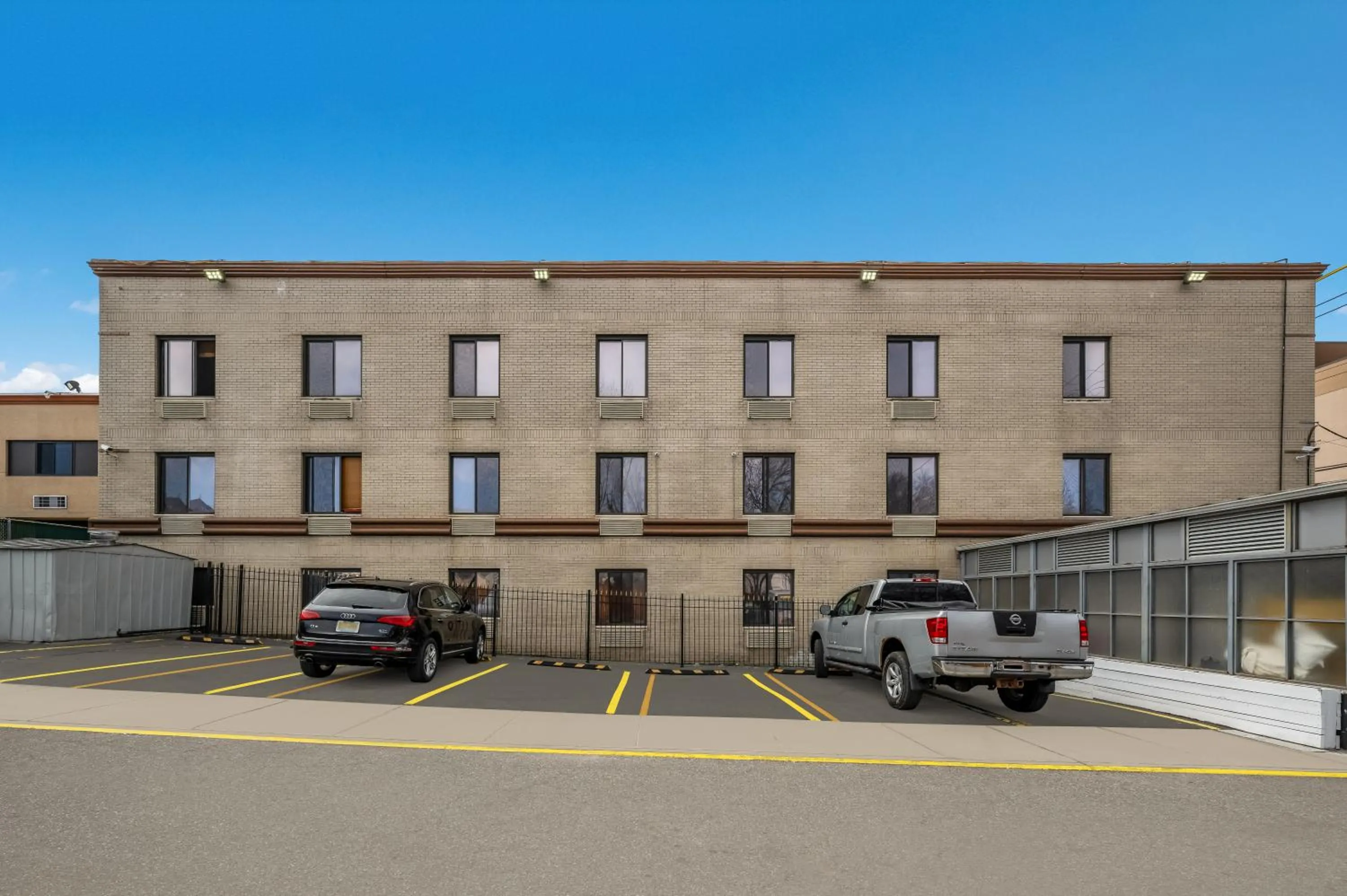 Parking in Quality Inn JFK Airport Rockaway Blvd