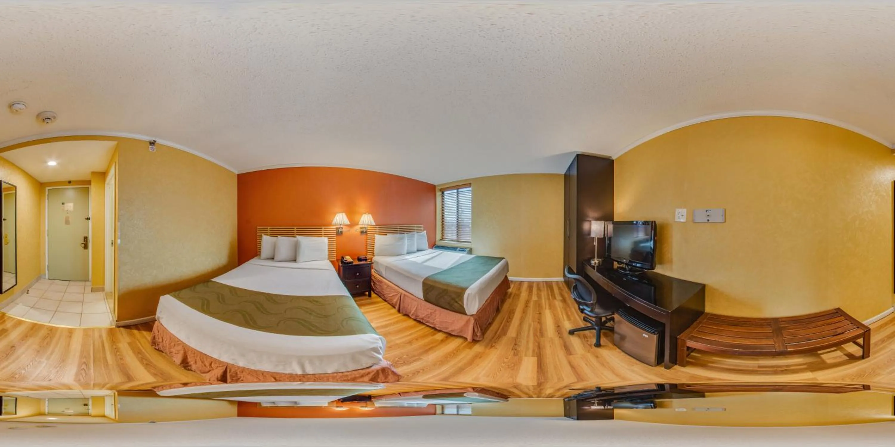 Bedroom, Bed in Quality Inn JFK Airport Rockaway Blvd