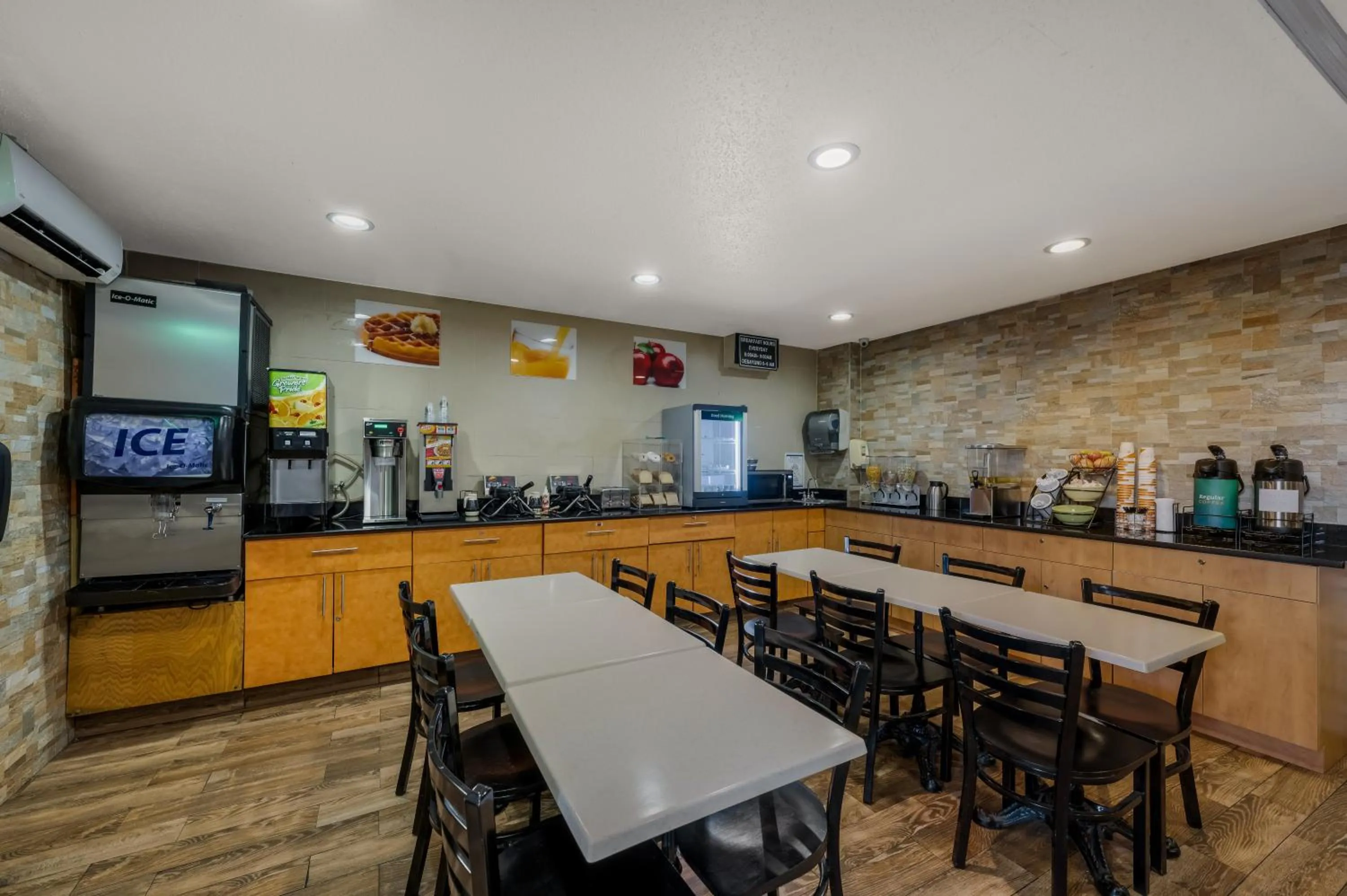 Restaurant/places to eat in Quality Inn JFK Airport Rockaway Blvd