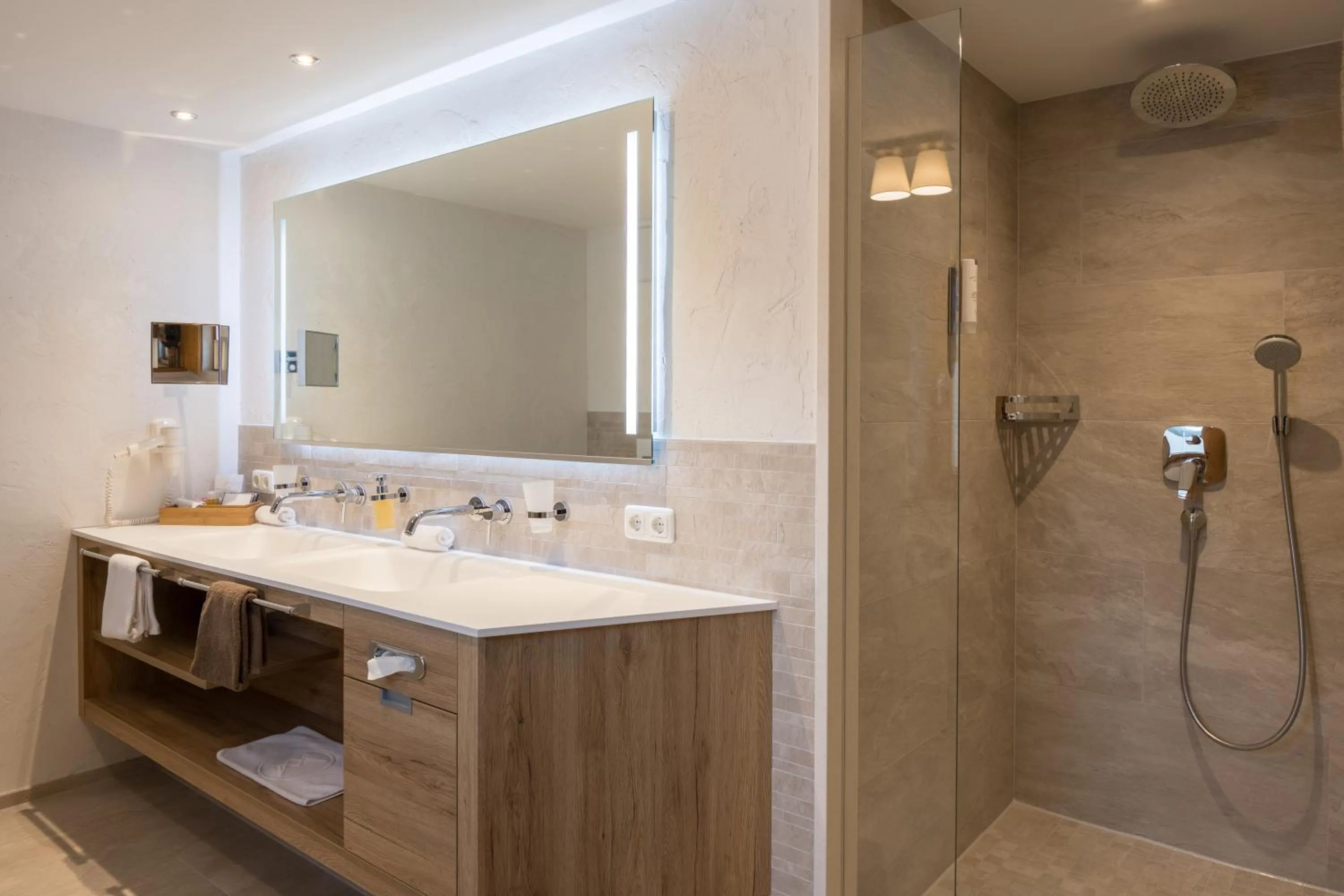 Shower in Hotel Bergblick 5 Sterne