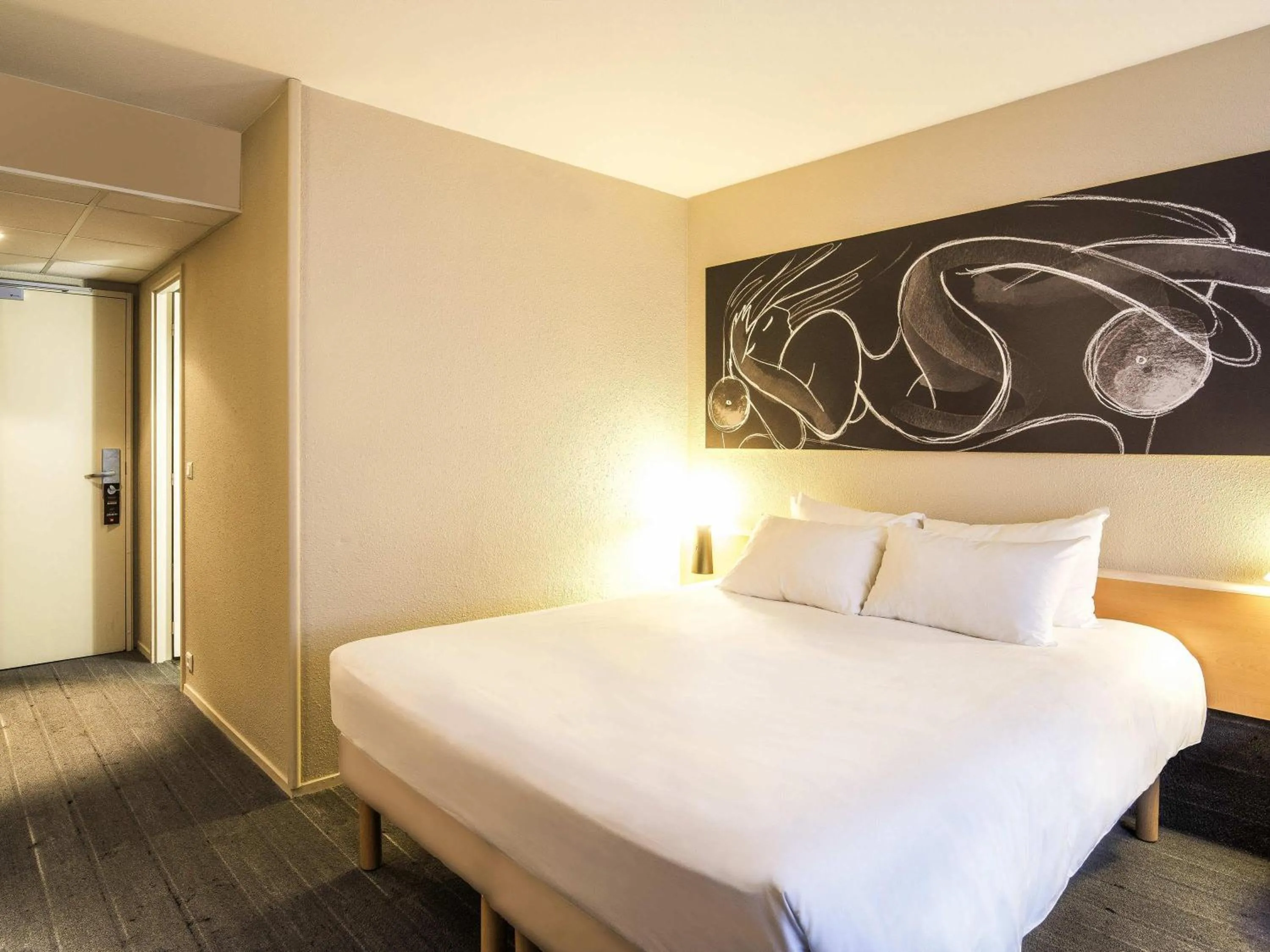 Bedroom, Bed in ibis Metz Nord