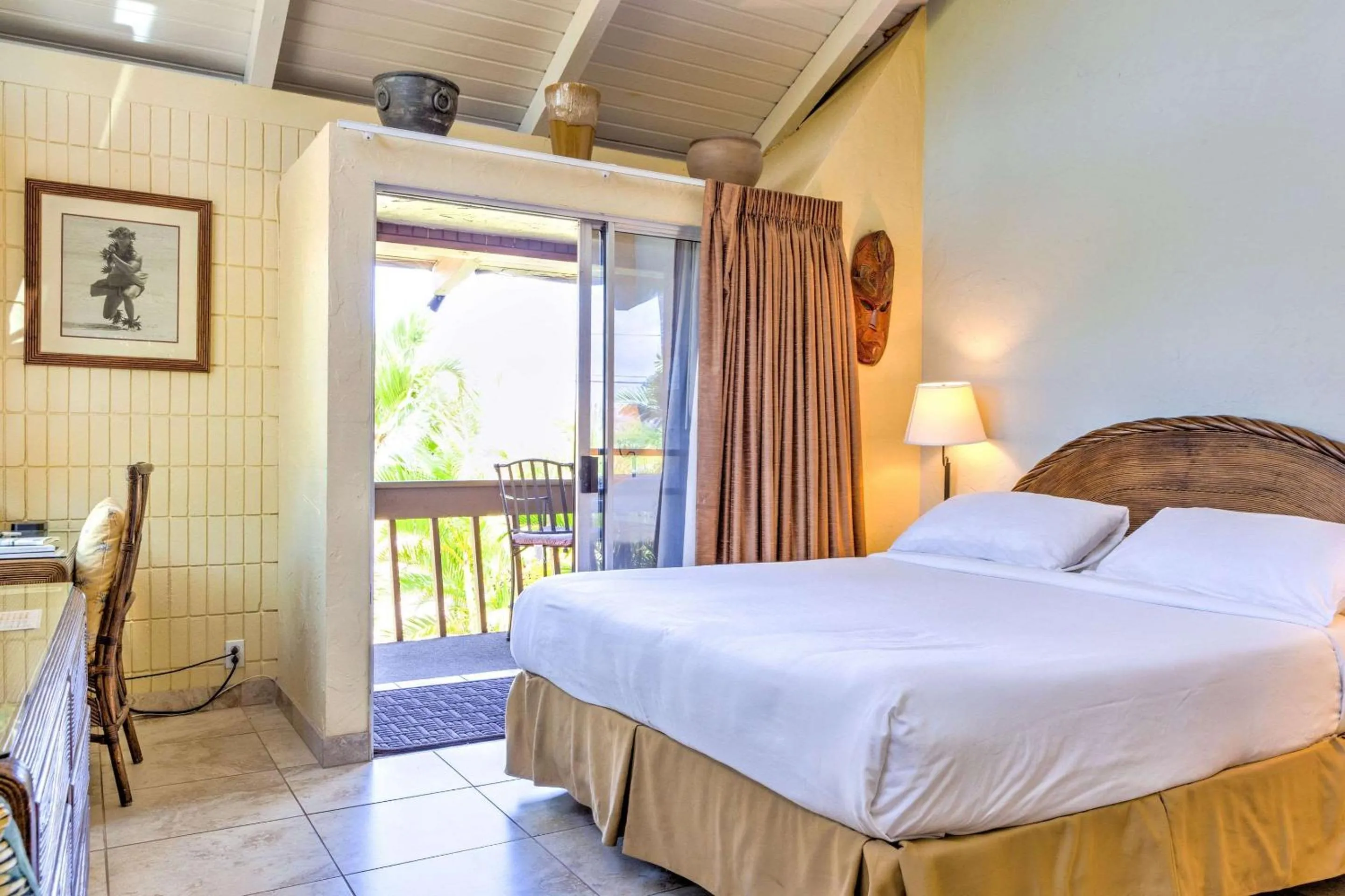 Bedroom, Bed in Kohea Kai Hotel Maui