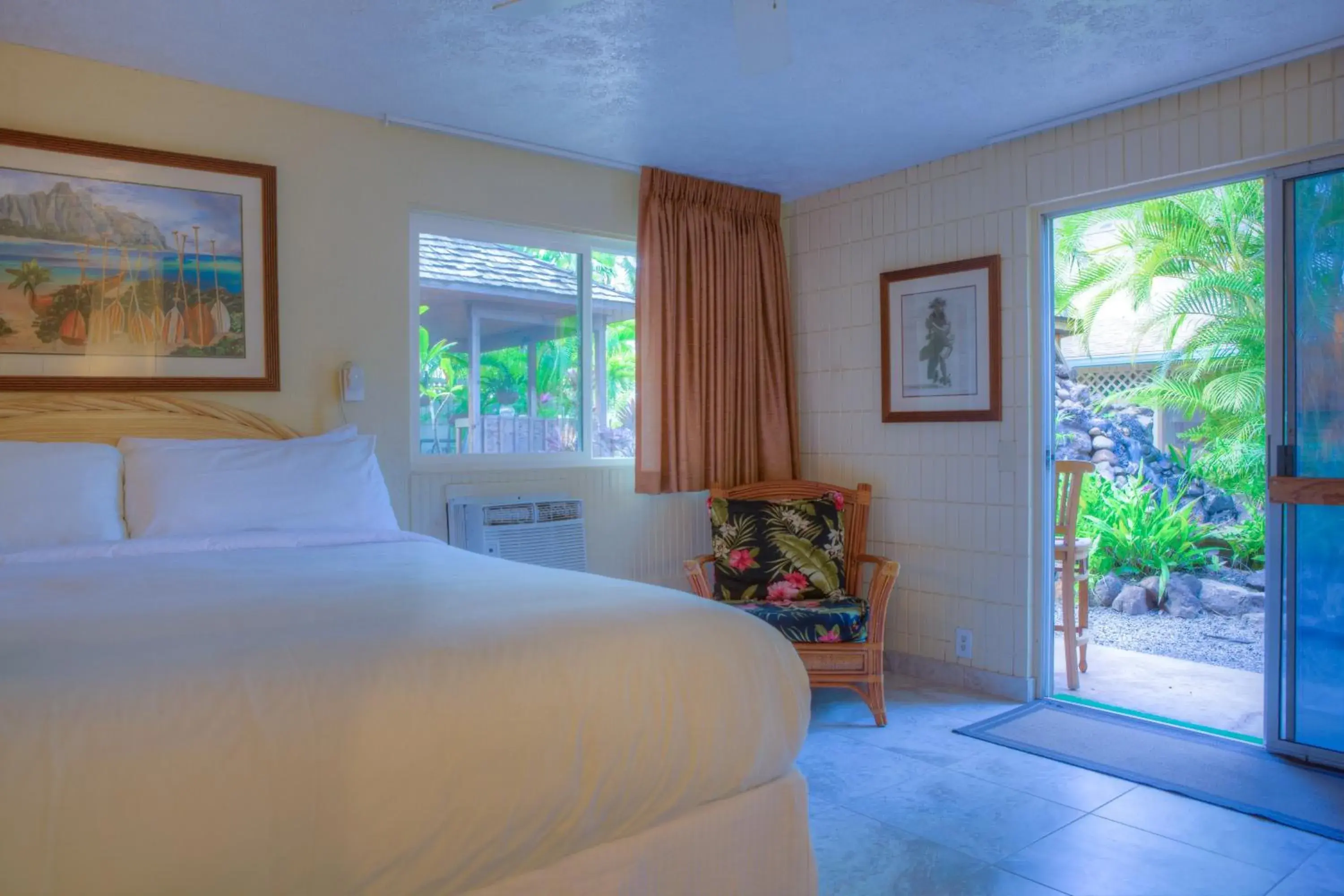 Junior Suite, 1 King Bed, Accessible Roll-In Shower, Garden View in Kohea Kai Hotel Maui Junior Suite, 1 King Bed, Accessible Roll-In Shower, Garden View in Kohea Kai Hotel Maui