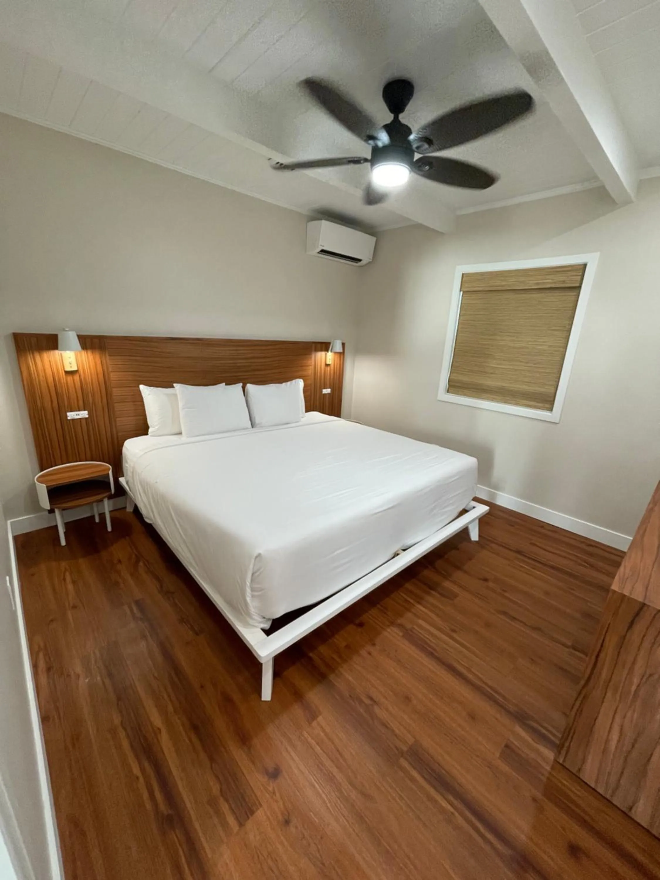 Bedroom, Bed in Kohea Kai Hotel Maui