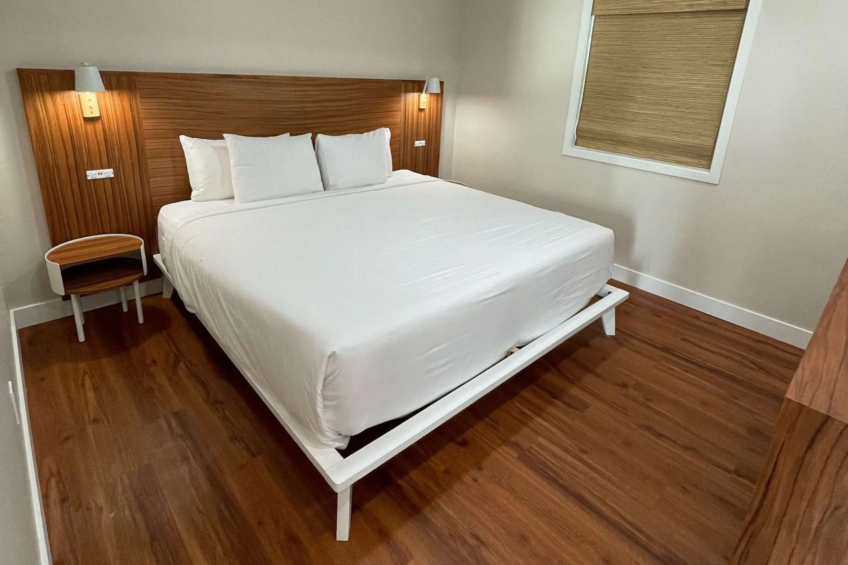 Bedroom, Bed in Kohea Kai Hotel Maui