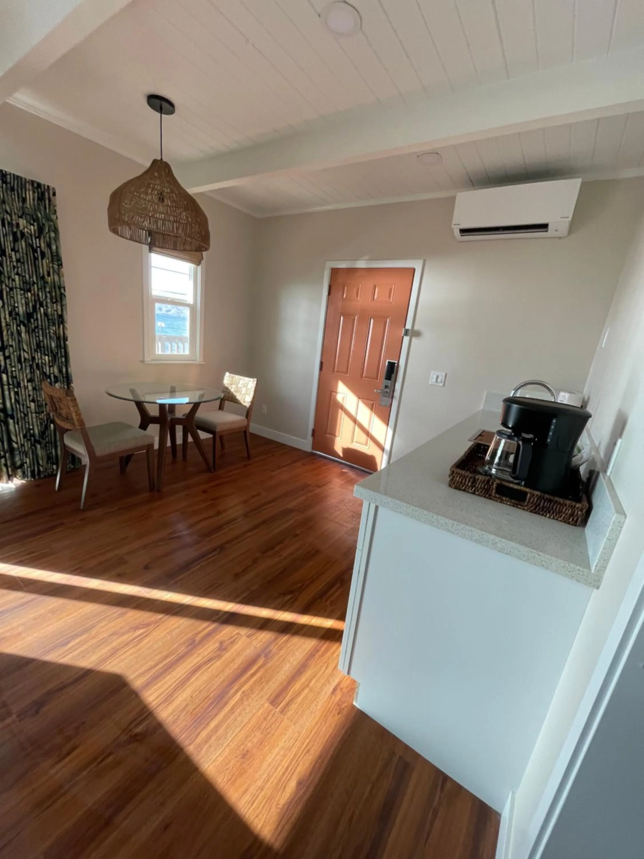 Dining area in Kohea Kai Hotel Maui