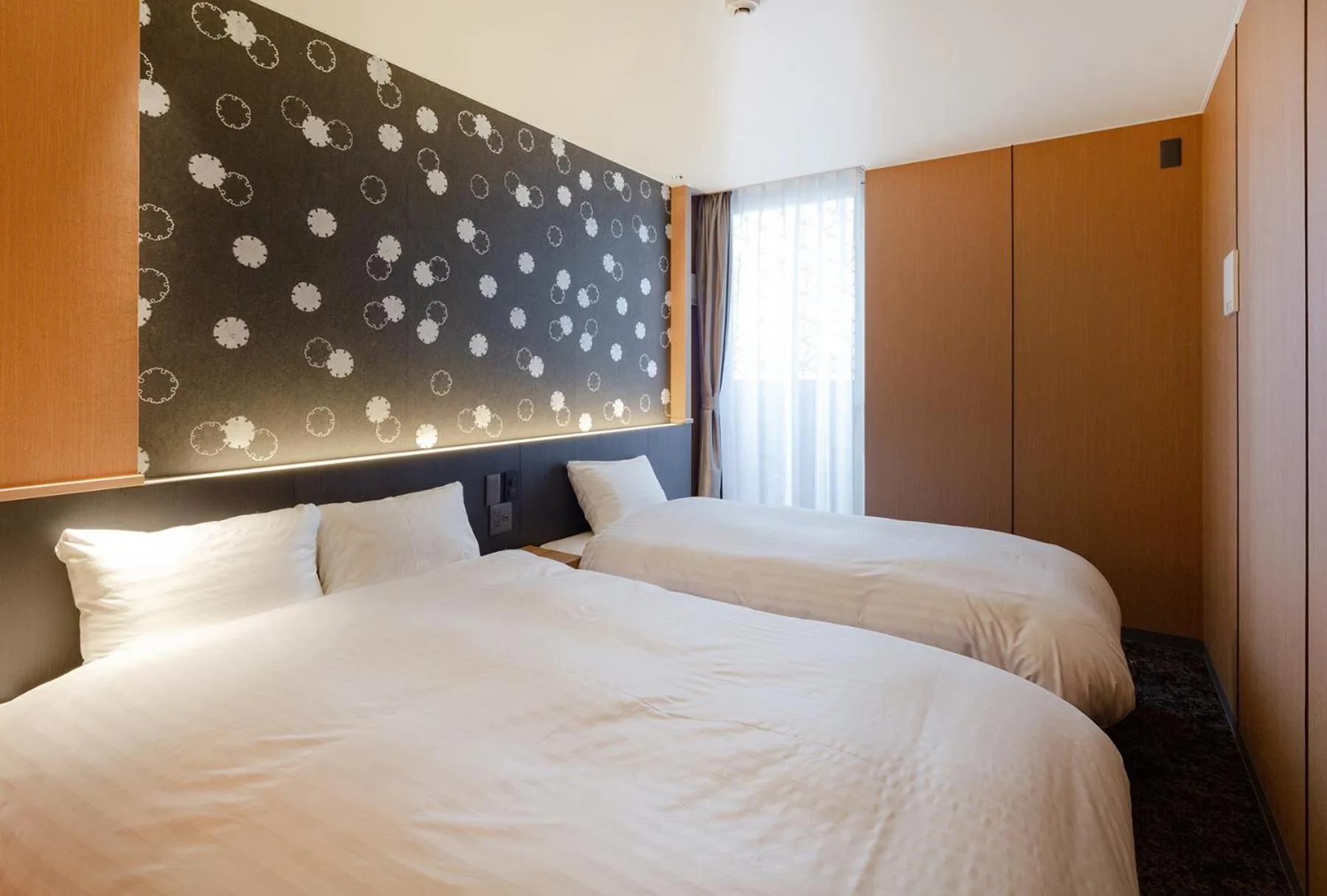 Bed in MATERIAL Fuchomae