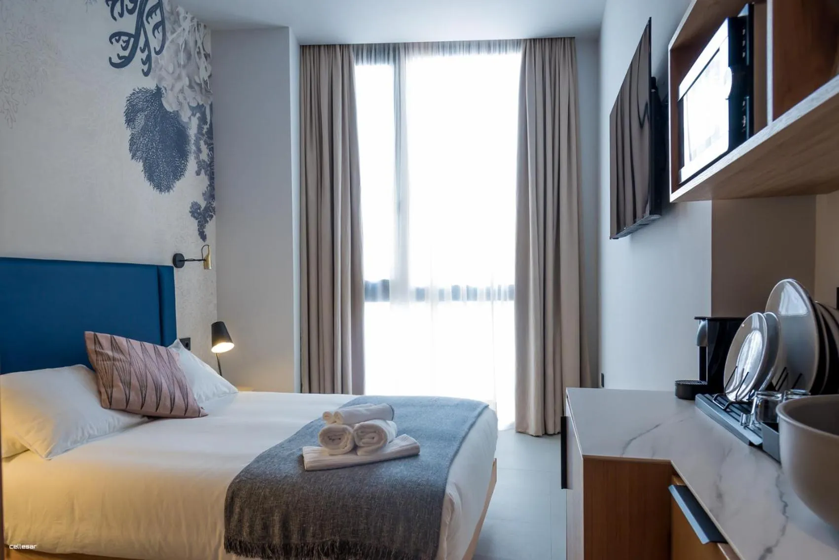 Bed in Welldone Quality - Crystal pool