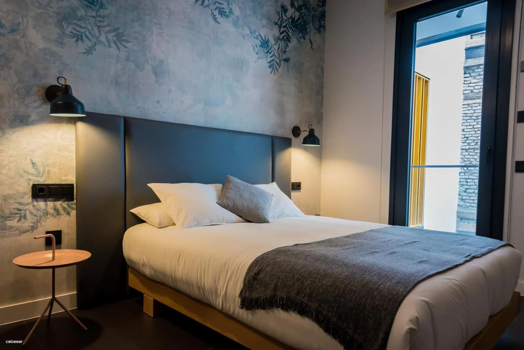 Bed in Welldone Quality - Crystal pool