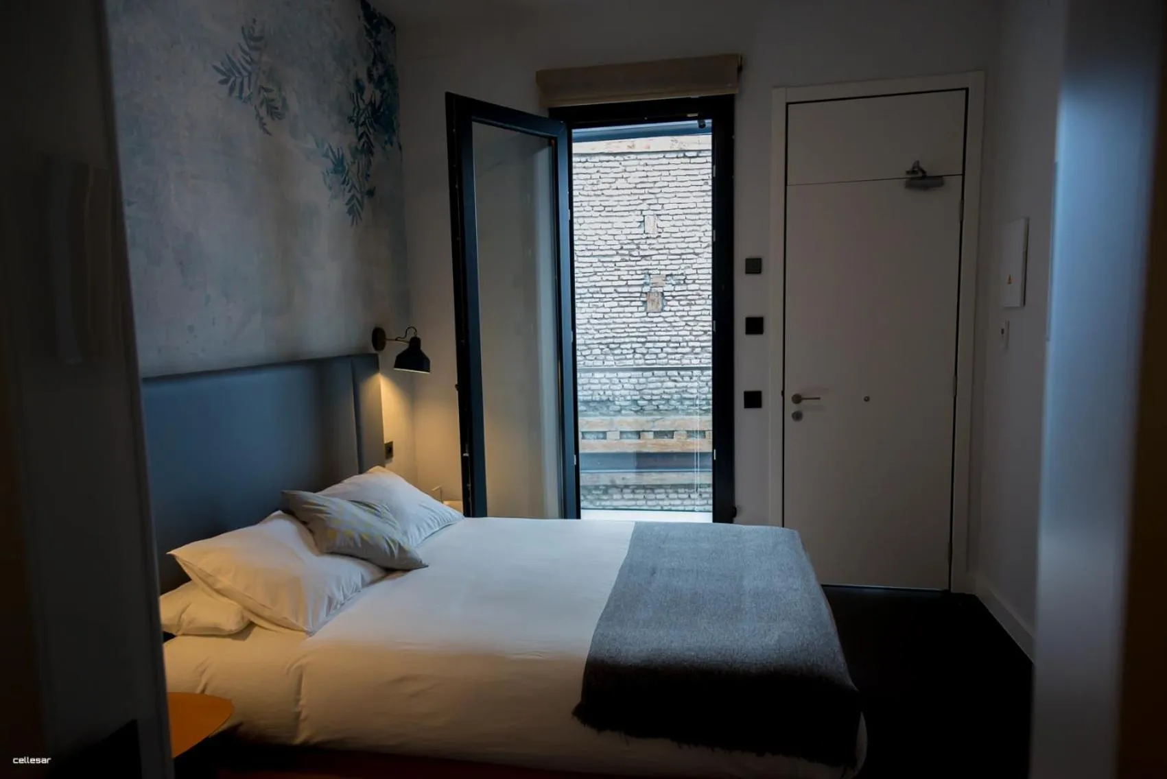 Bed in Welldone Quality - Crystal pool