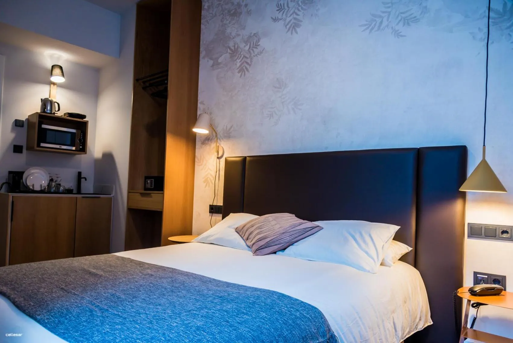 Bed in Welldone Quality - Crystal pool