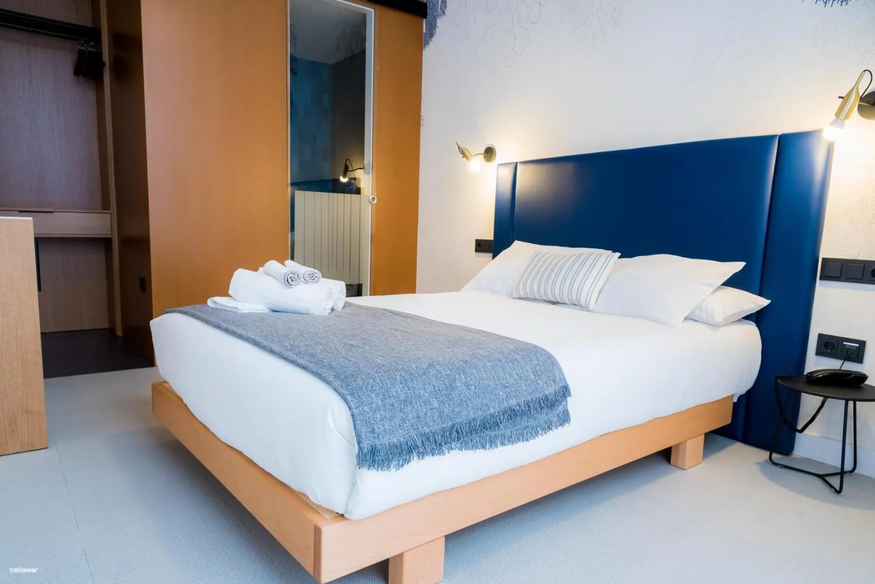 Bed in Welldone Quality - Crystal pool