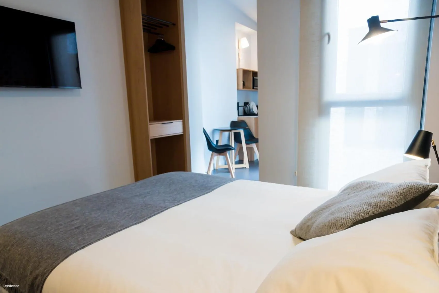 Bed in Welldone Quality - Crystal pool