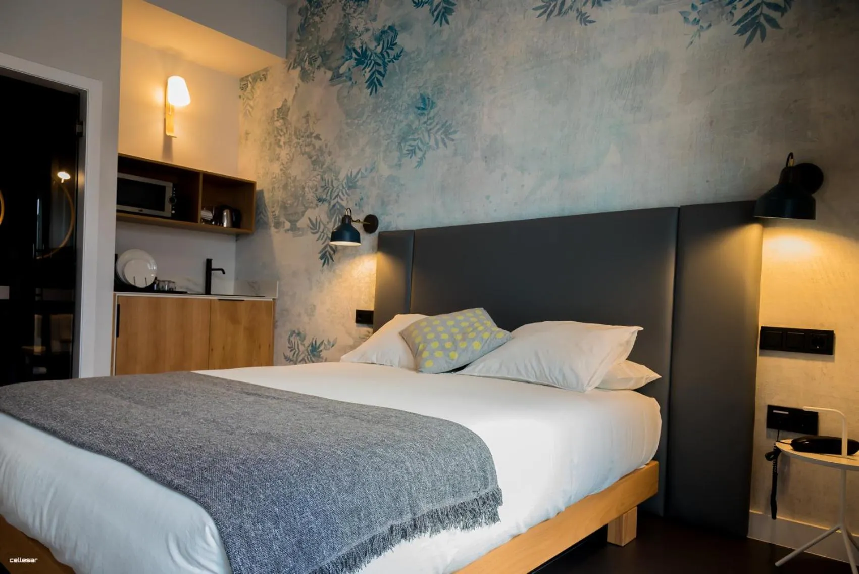 Bed in Welldone Quality - Crystal pool