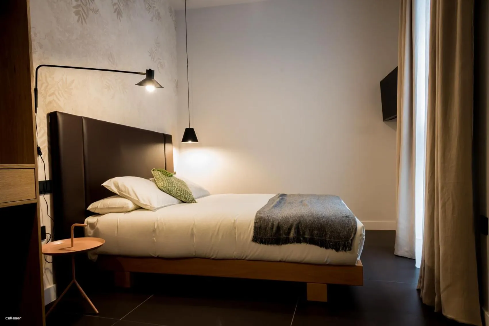 Bed in Welldone Quality - Crystal pool