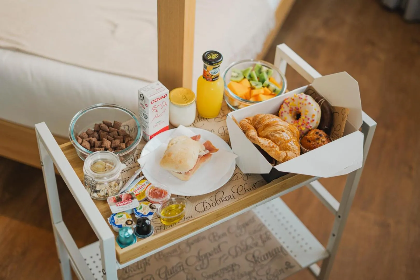 Breakfast in Welldone Quality - Crystal pool