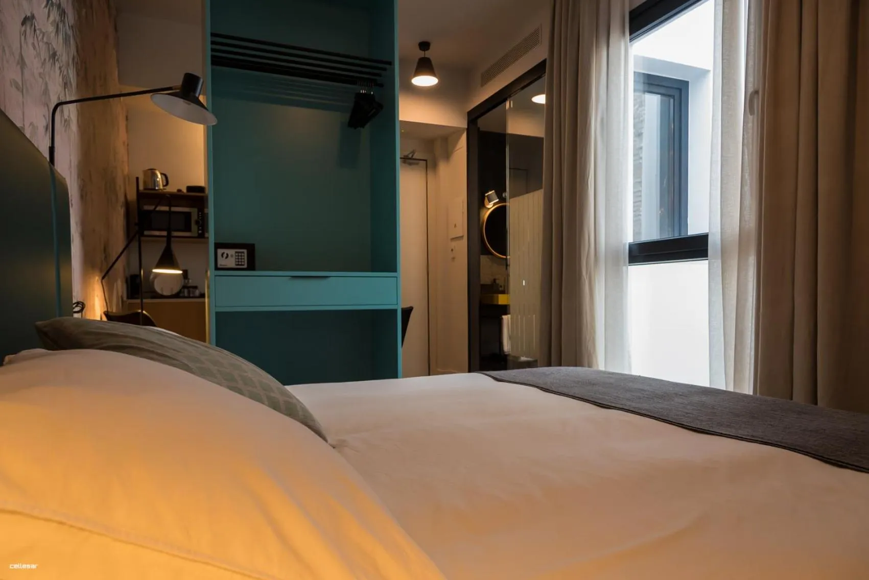 Bed in Welldone Quality - Crystal pool