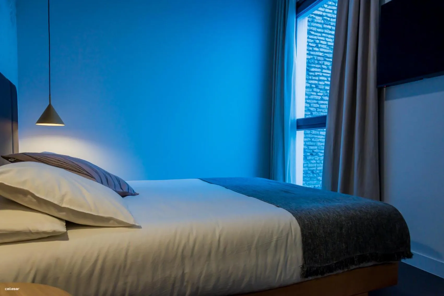 Bed in Welldone Quality - Crystal pool