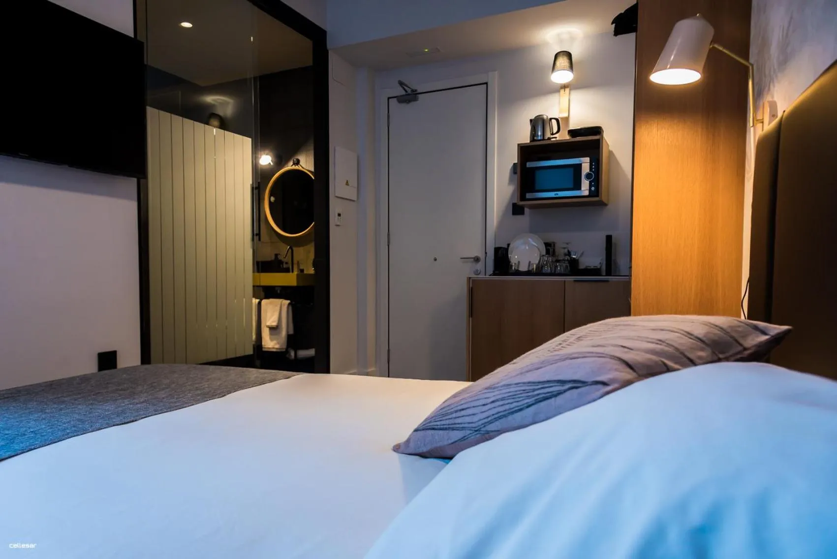 Bed in Welldone Quality - Crystal pool