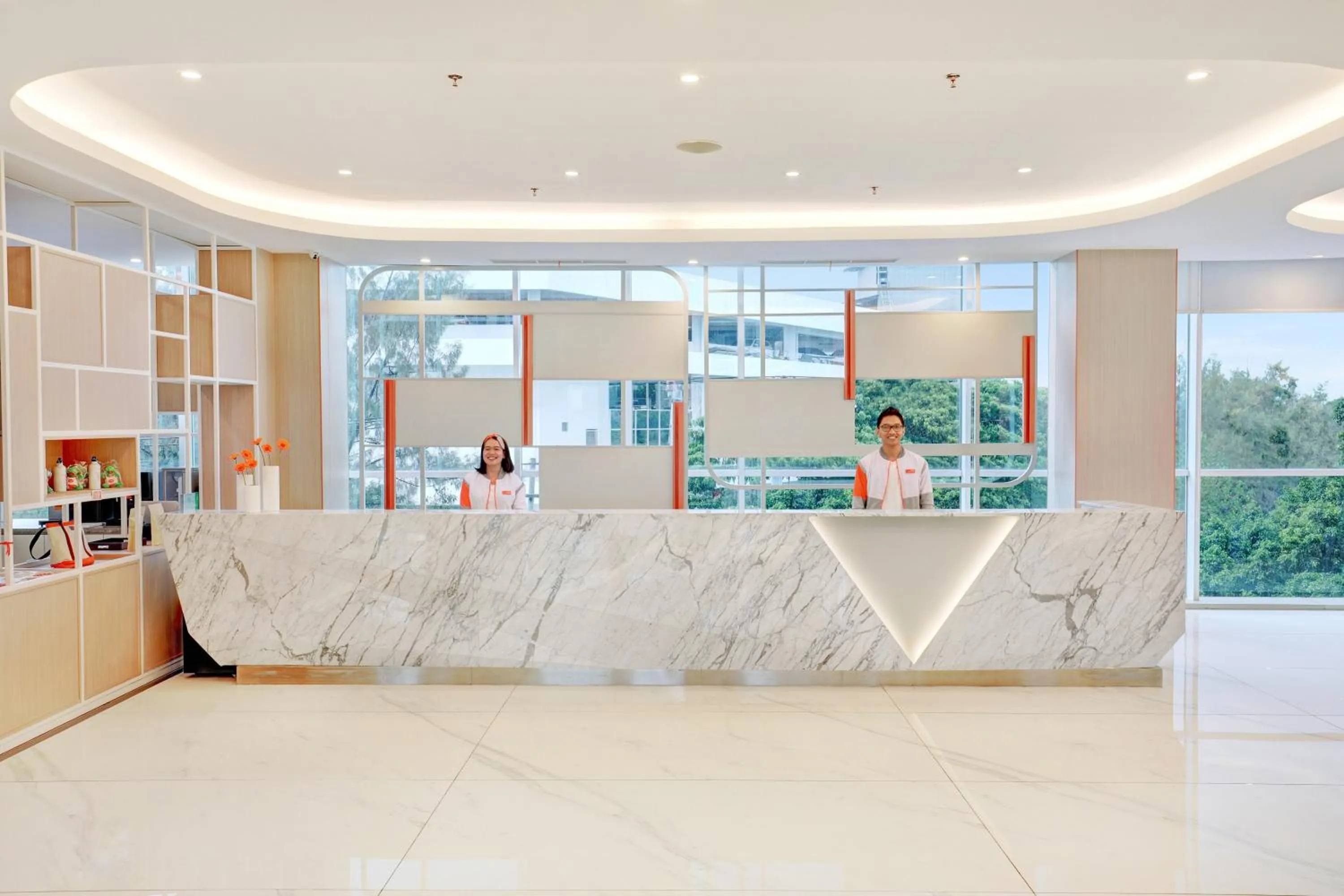 Lobby or reception in HARRIS Hotel & Conventions Bundaran Satelit Surabaya