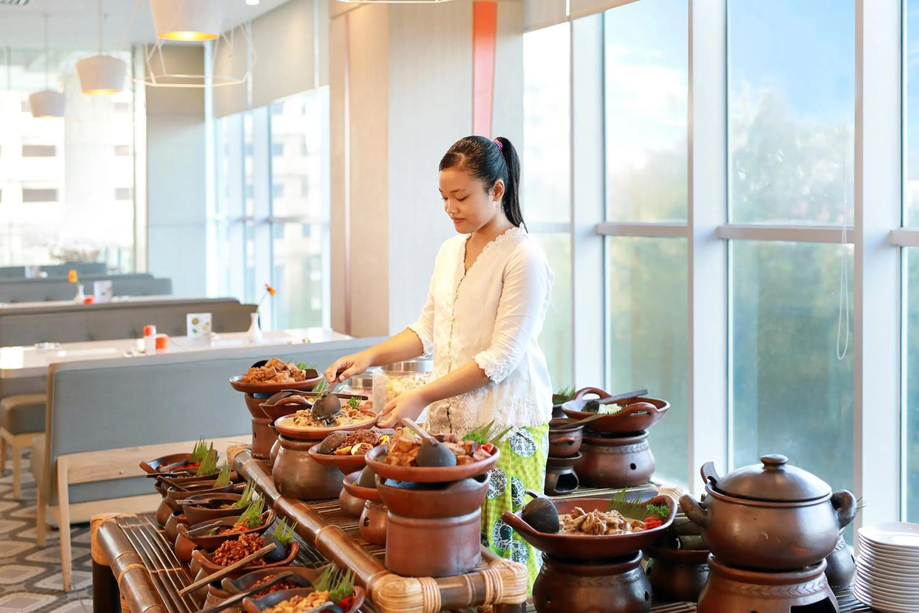 Restaurant/places to eat in HARRIS Hotel & Conventions Bundaran Satelit Surabaya