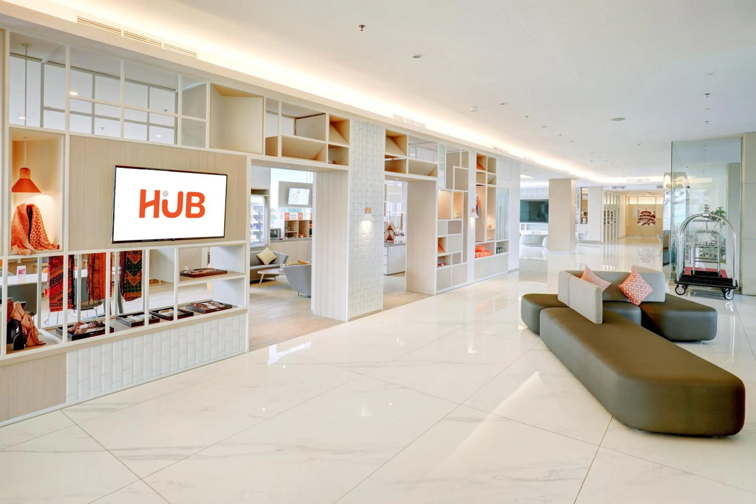 Lobby or reception in HARRIS Hotel & Conventions Bundaran Satelit Surabaya