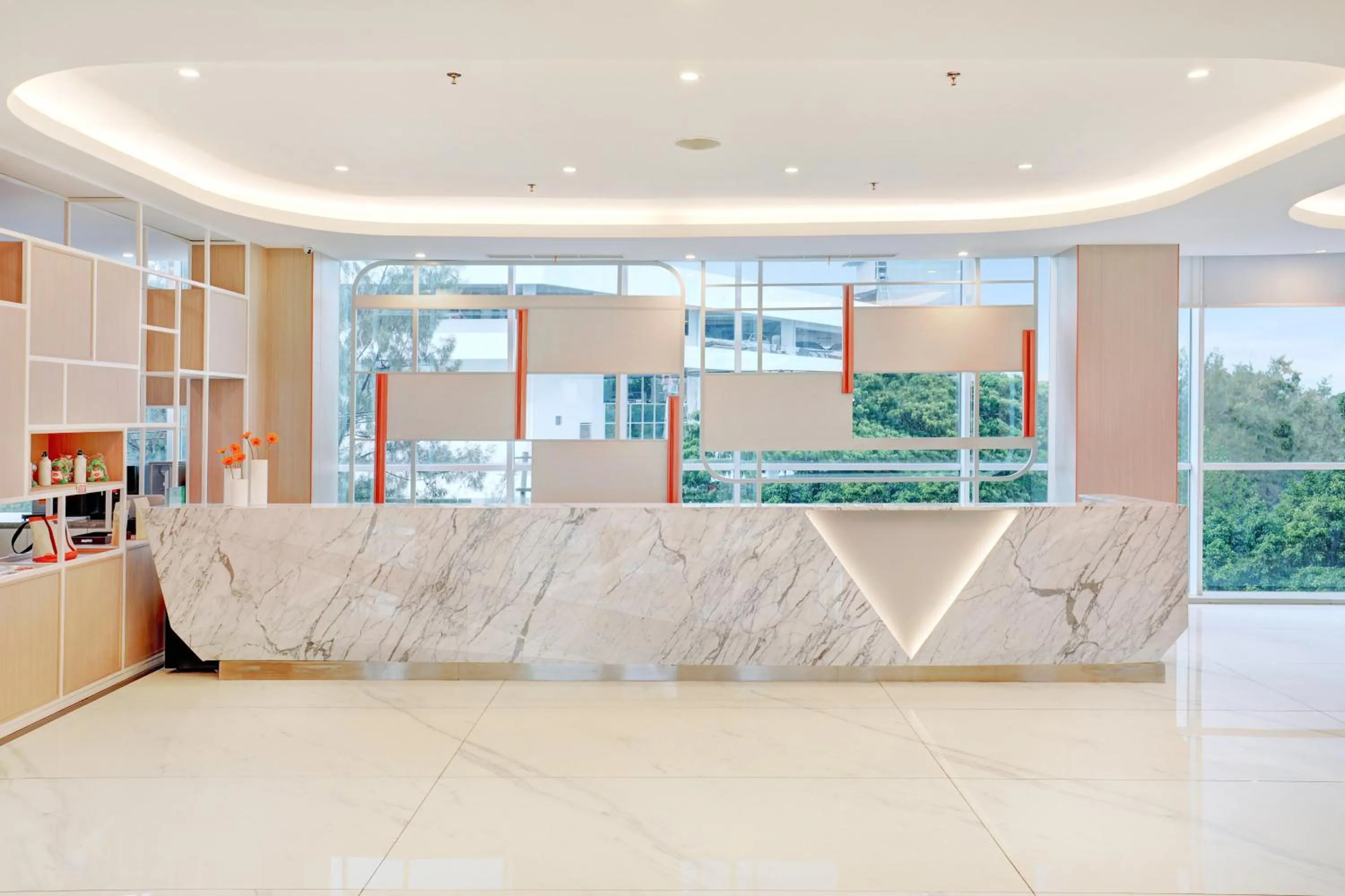 Lobby or reception in HARRIS Hotel & Conventions Bundaran Satelit Surabaya