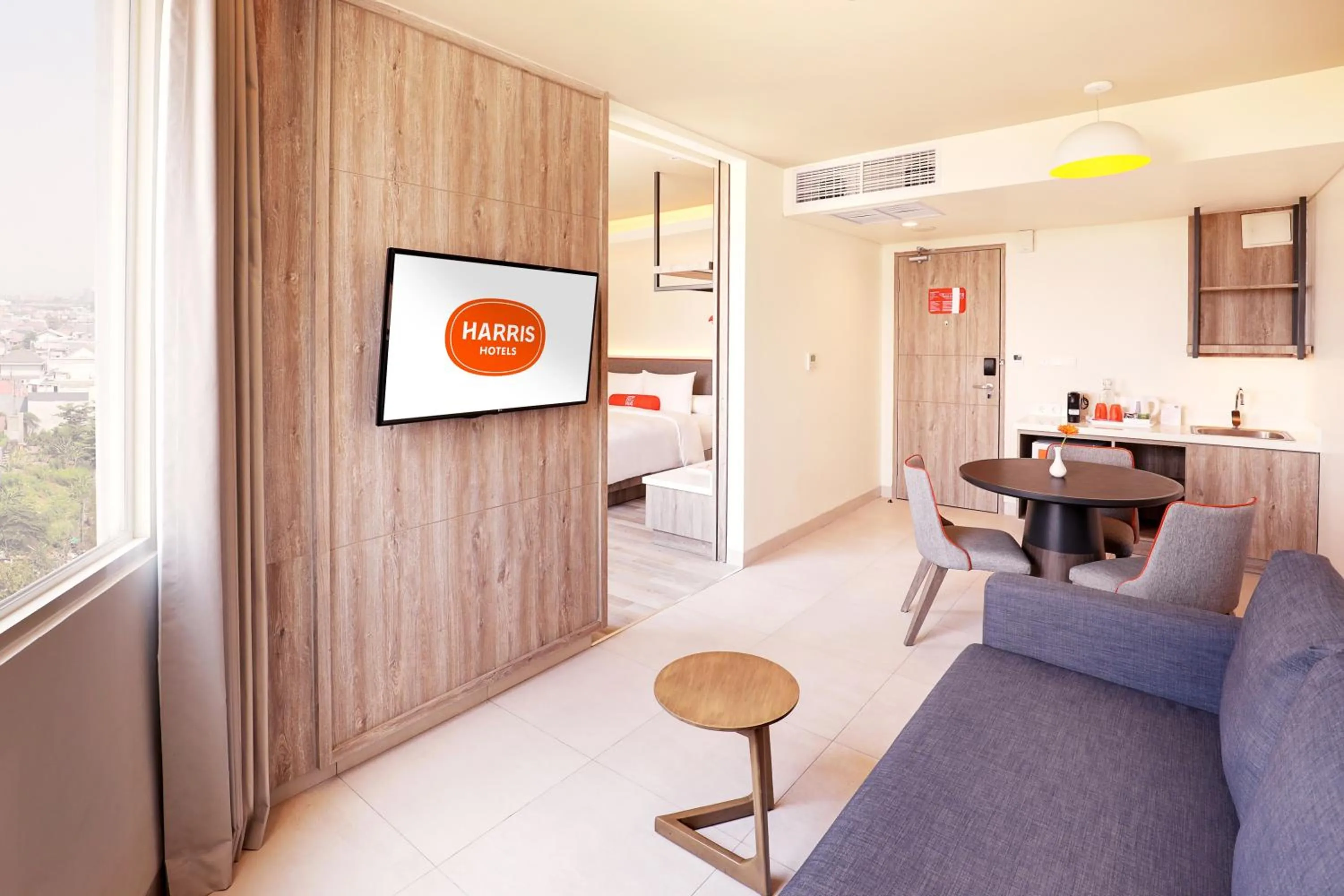 Living room, Bed in HARRIS Hotel & Conventions Bundaran Satelit Surabaya