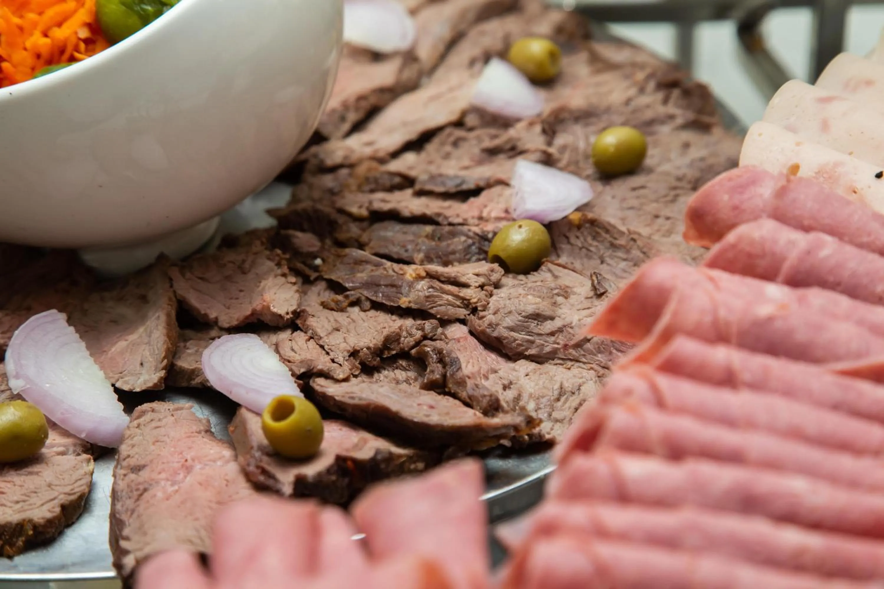 Buffet breakfast in Le Ndiambour Hôtel et Résidence