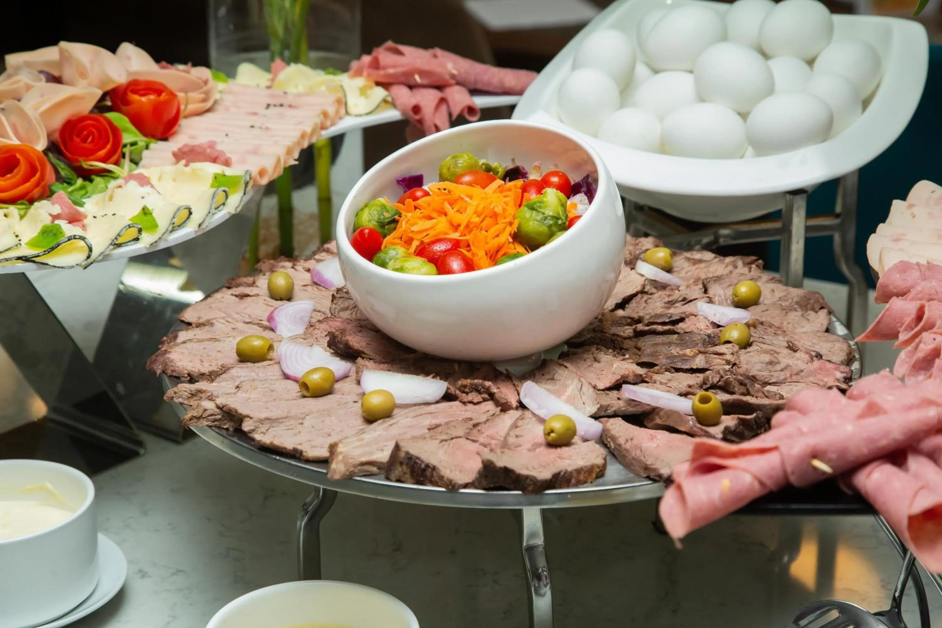 Buffet breakfast in Le Ndiambour Hôtel et Résidence