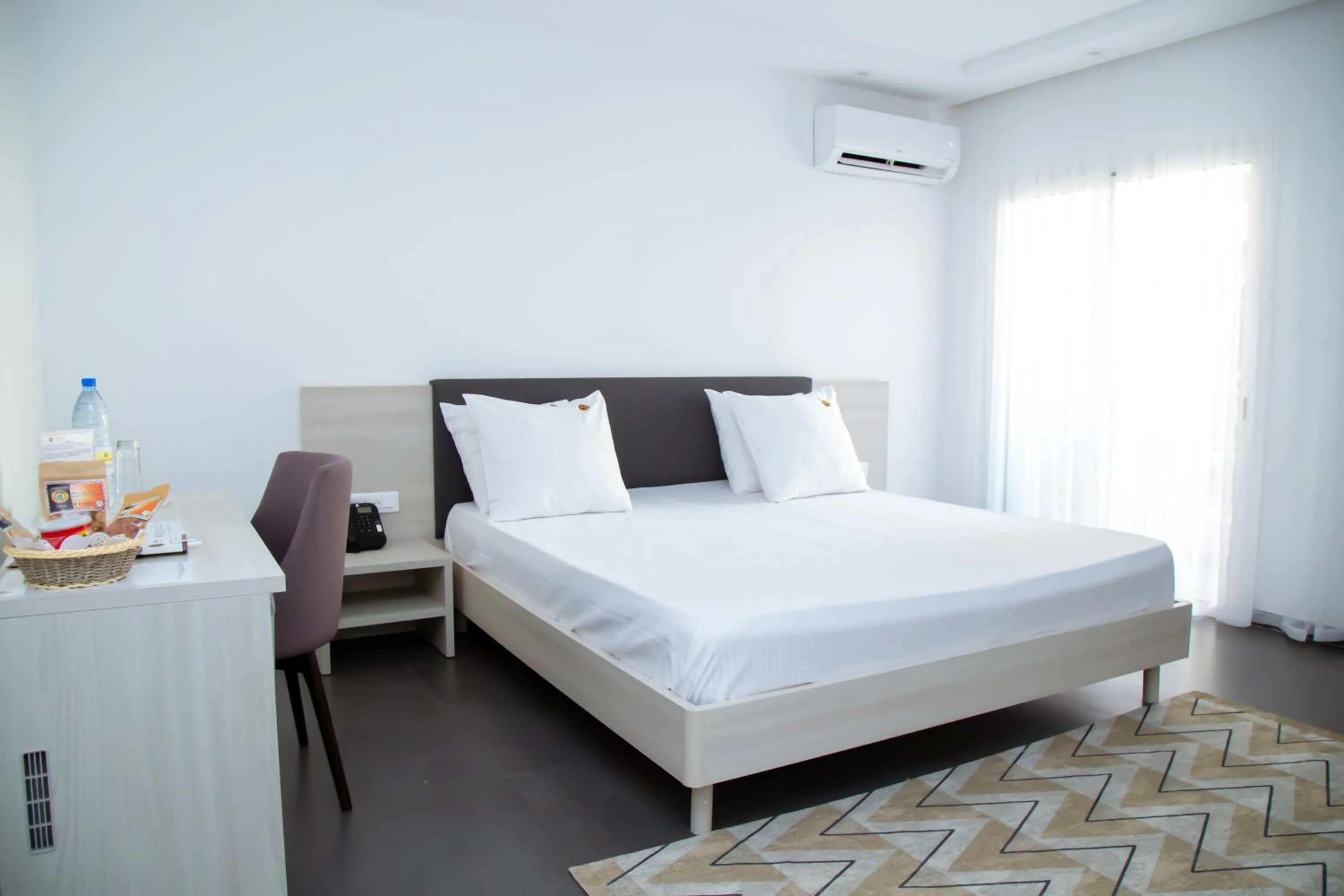 Photo of the whole room, Bed in Le Ndiambour Hôtel et Résidence