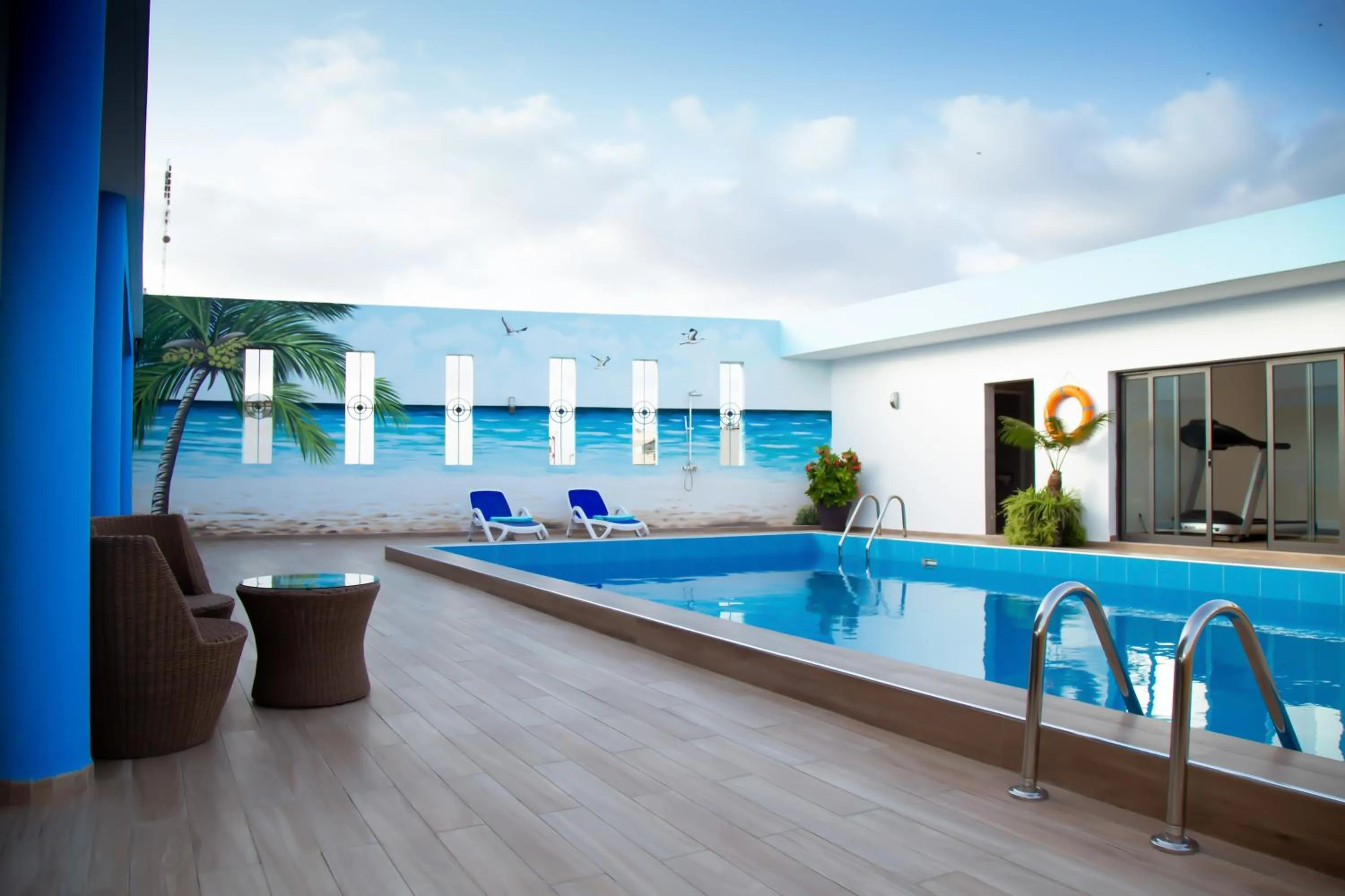 Swimming pool in Le Ndiambour Hôtel et Résidence