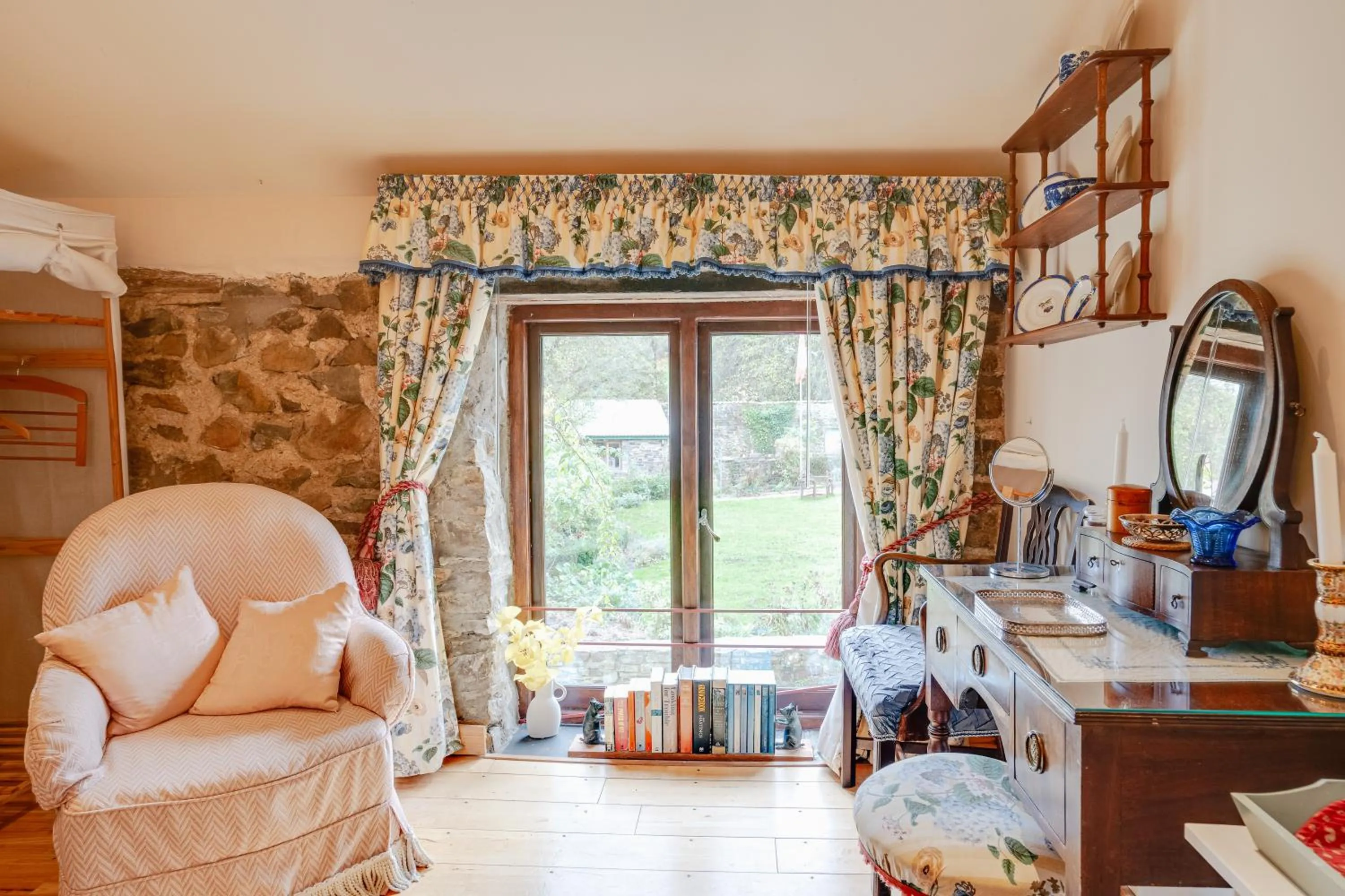 Bedroom, Bed in Hollamoor Farm