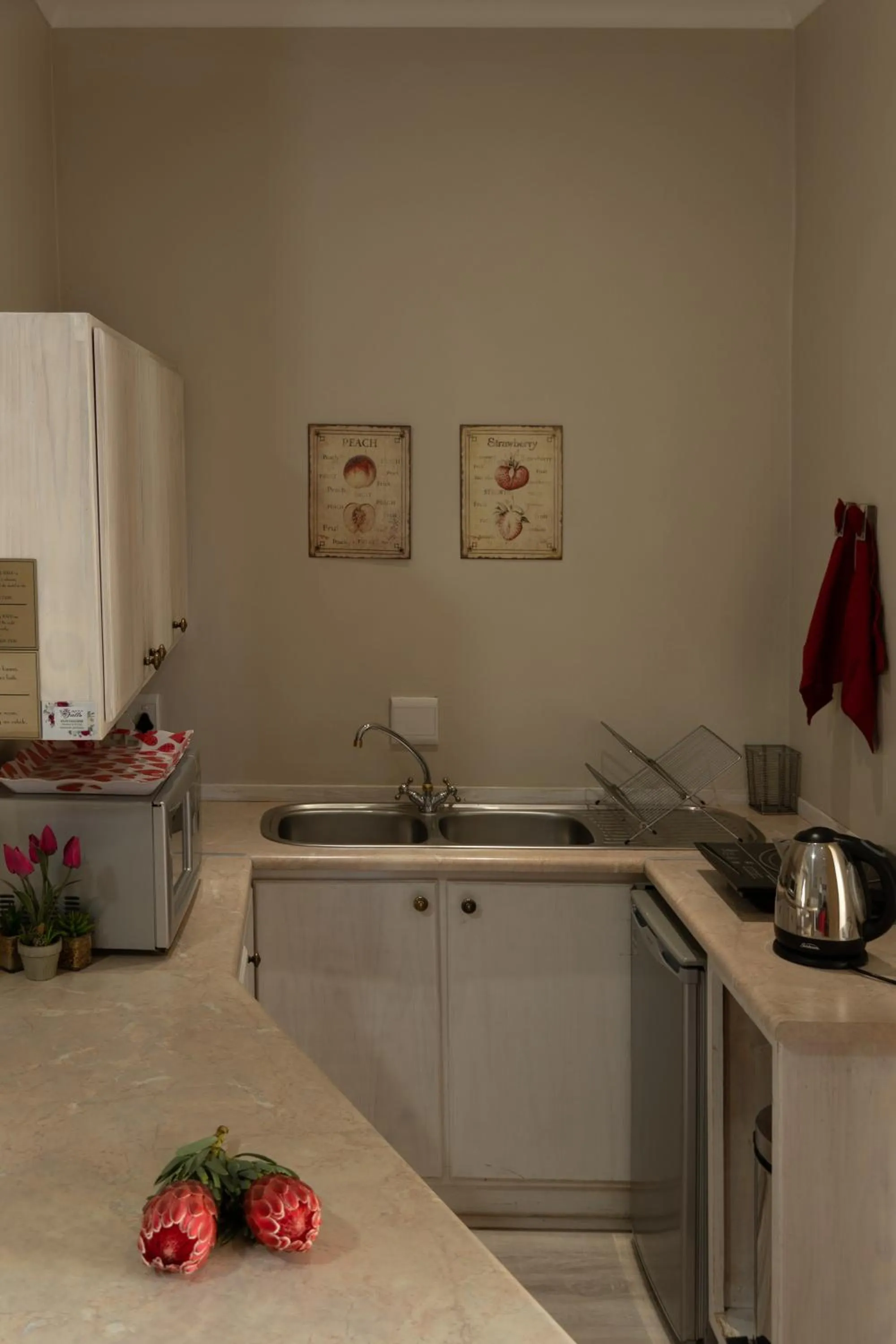 Coffee/tea facilities in The Falls Guest House