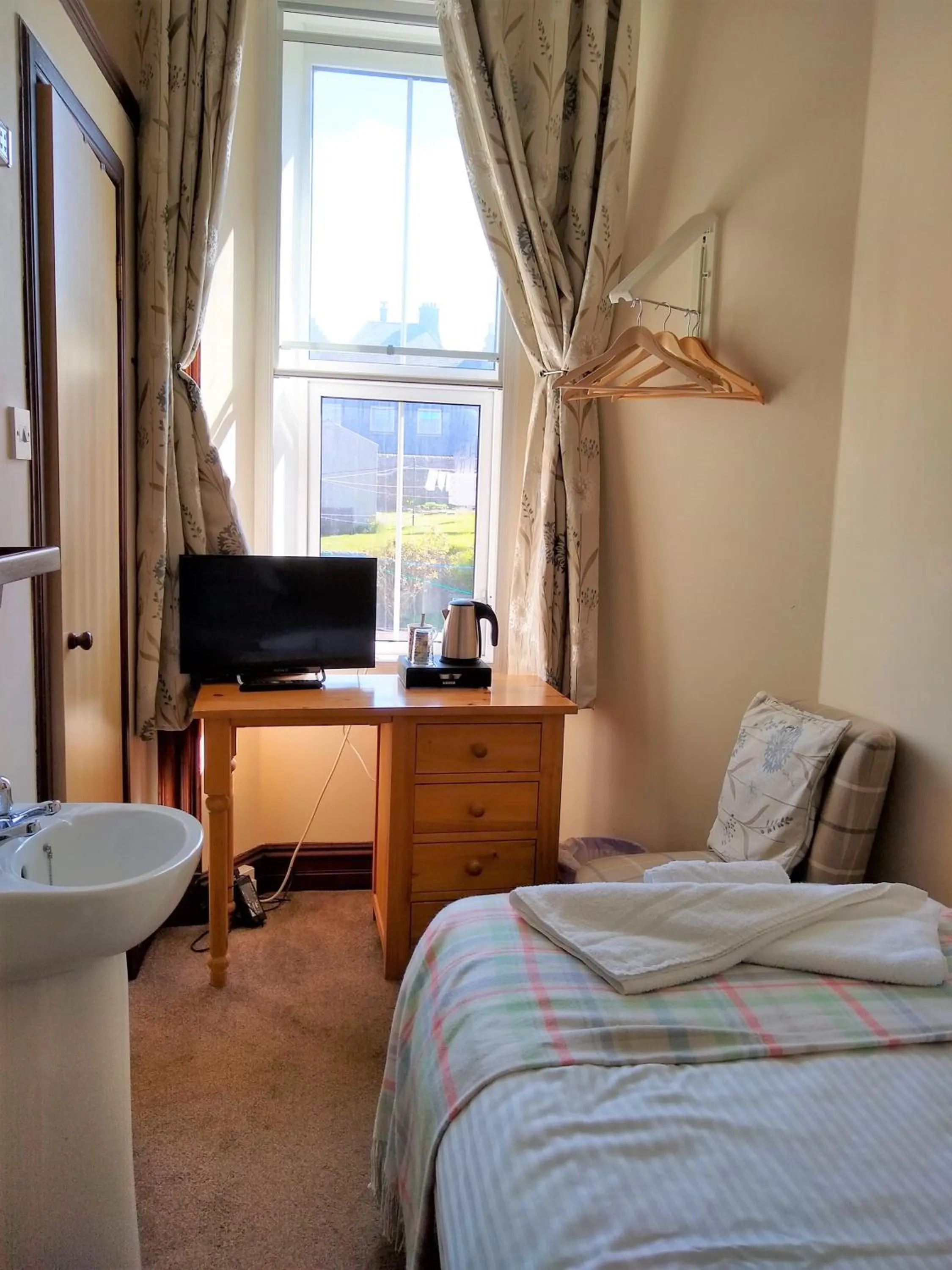 Bedroom, Bed in Solheim Guest House