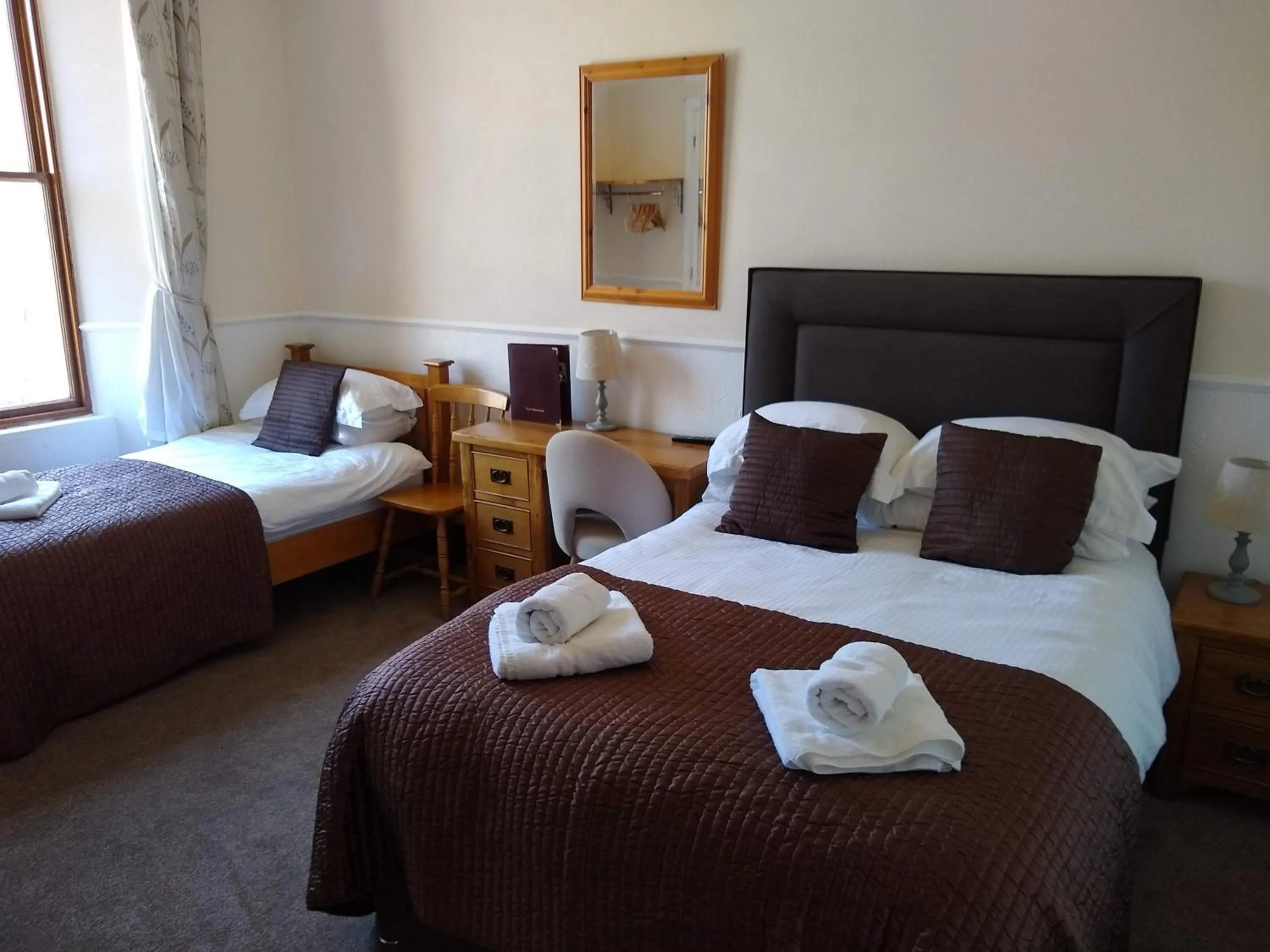 Bedroom, Bed in Solheim Guest House