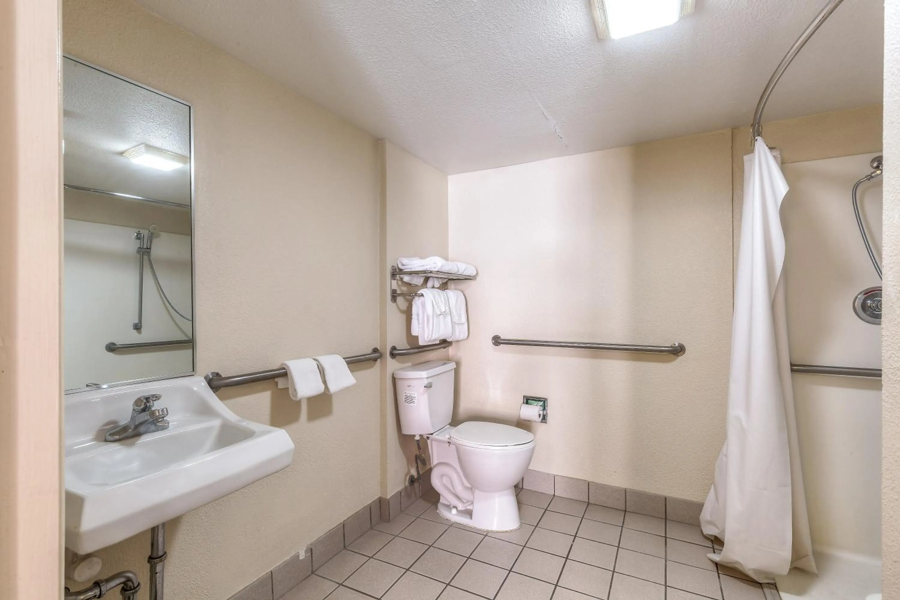 Bathroom in Red Roof Inn Amarillo West