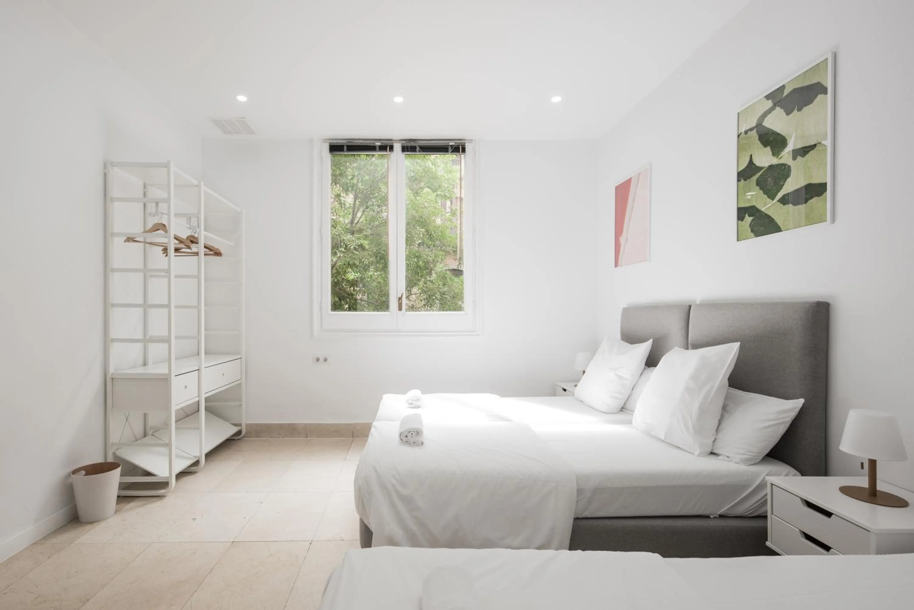 Photo of the whole room, Bed in No Limit Barcelona Central