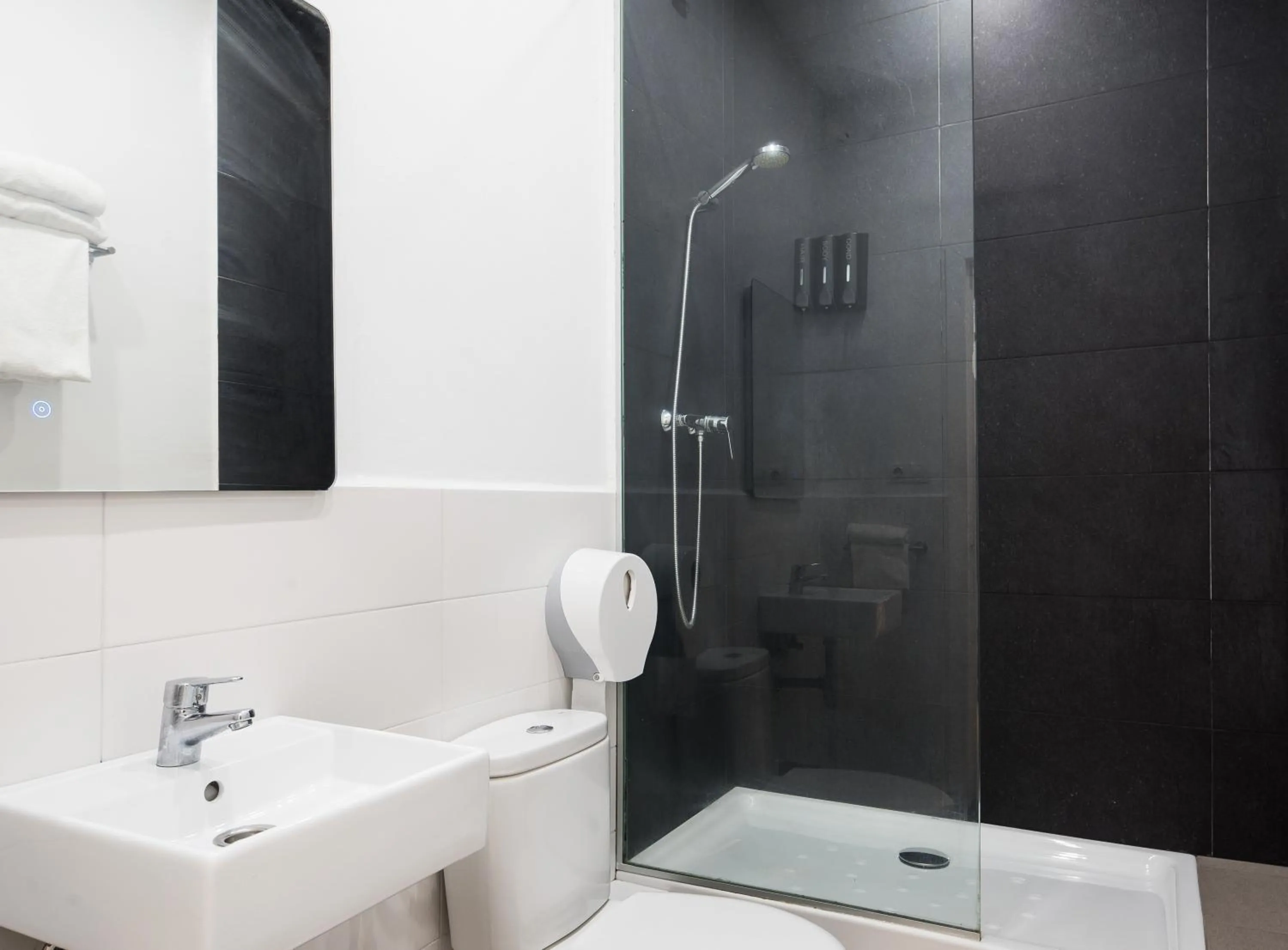 Shower in No Limit Barcelona Central