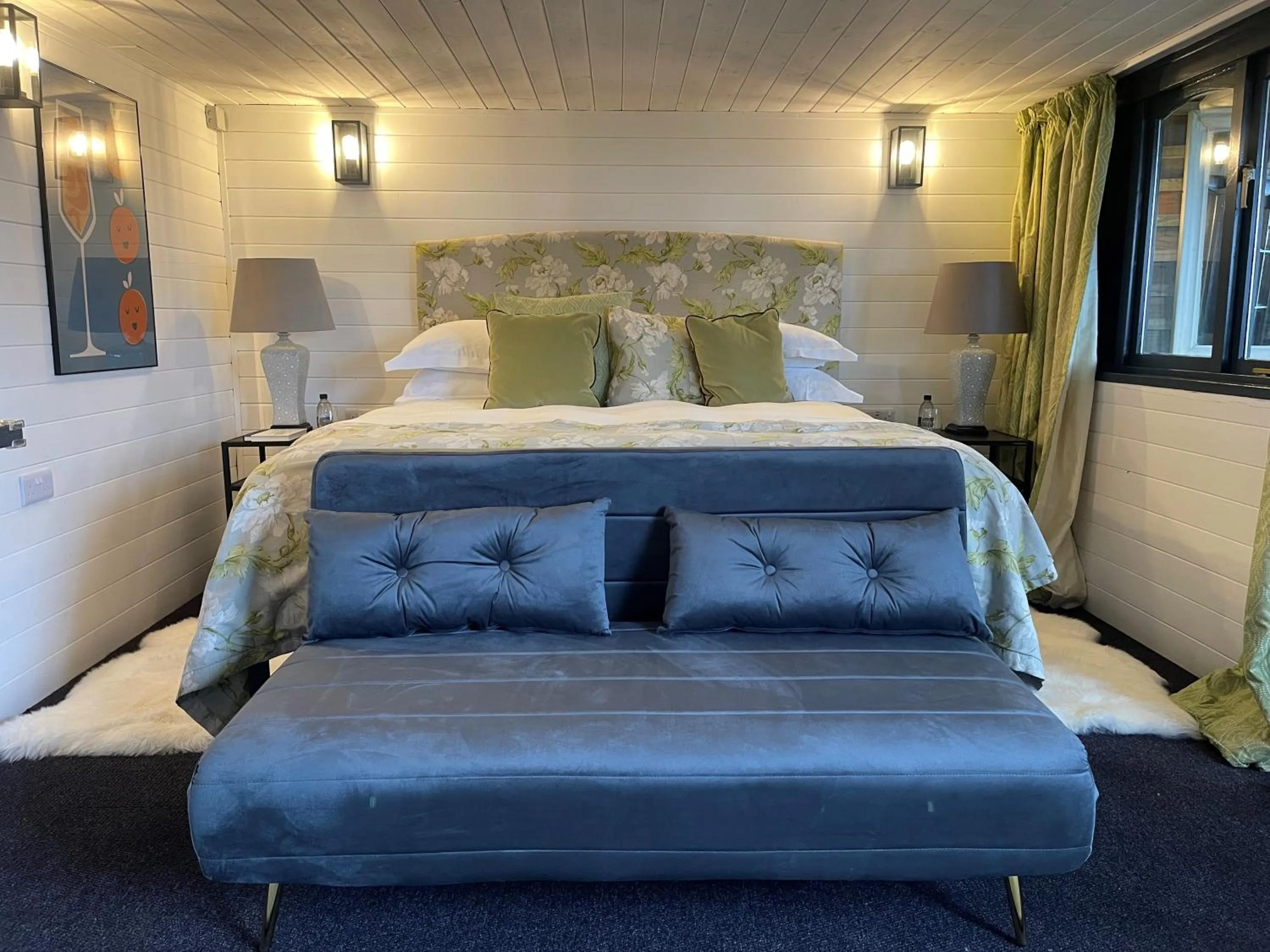 Swimming pool, Bed in The Durham Ox