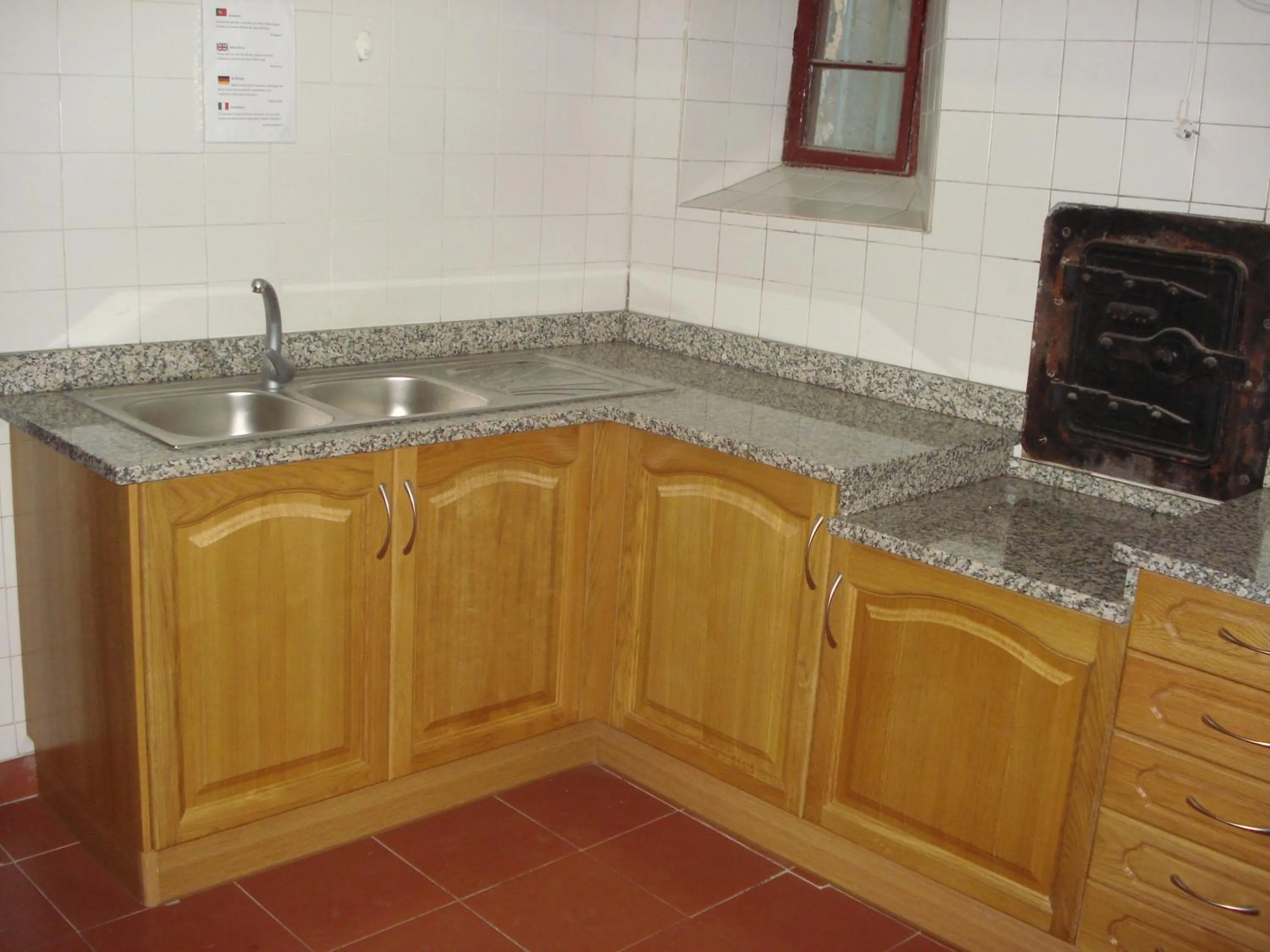 Kitchen or kitchenette in Vitorina Corte Guesthouse