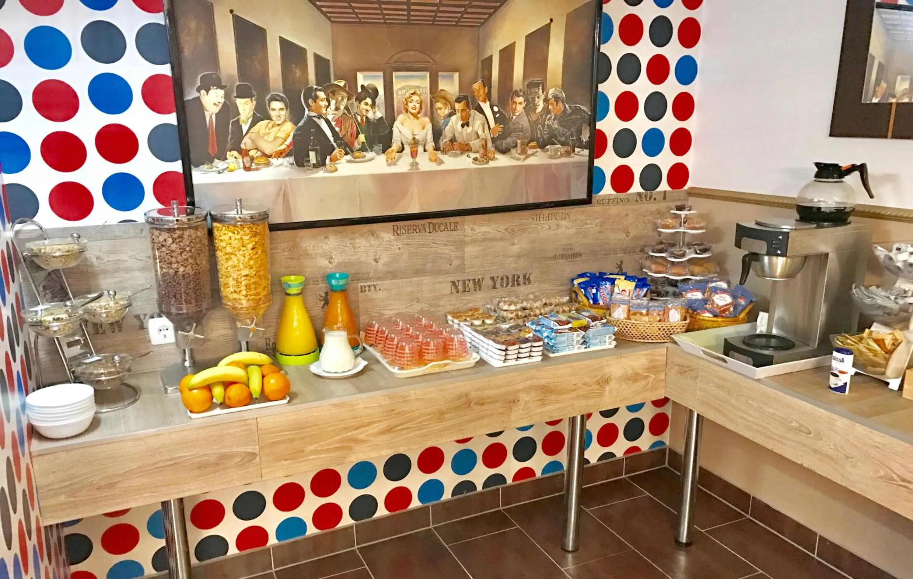 Photo of the whole room in City Central Promenade