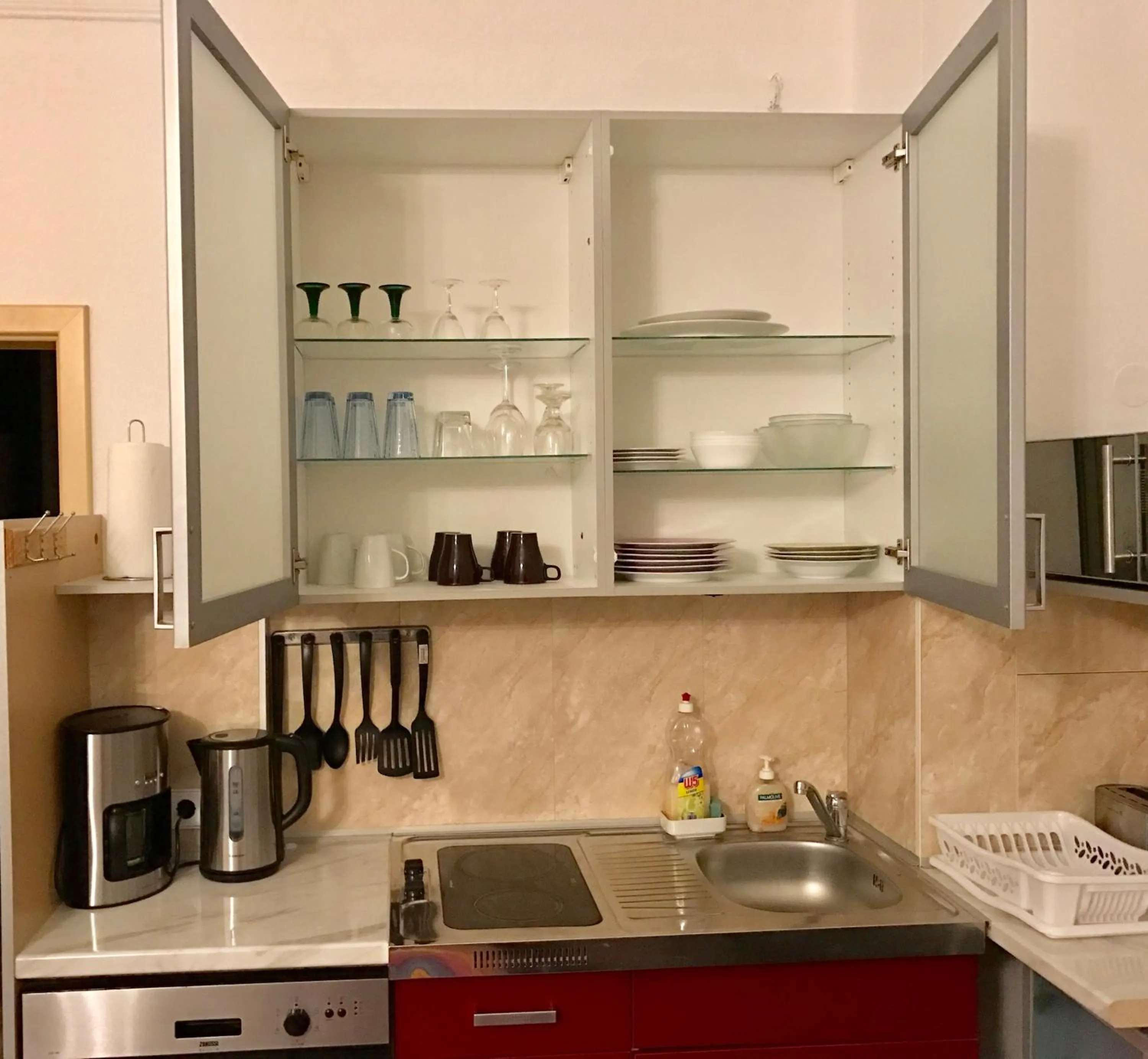 Photo of the whole room in City Central Promenade