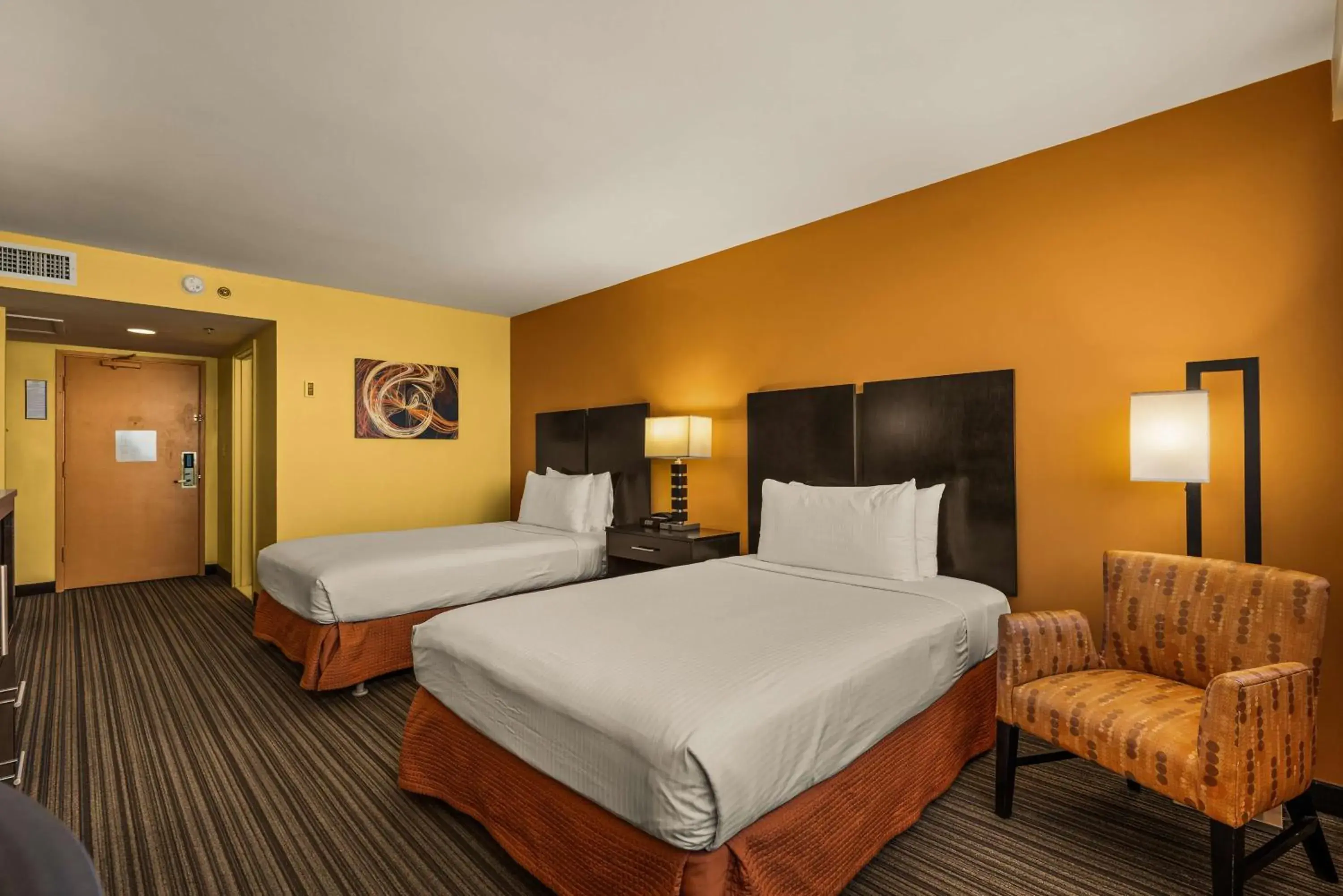 Double Room with Two Double Beds and City View - Upper Floor/Non-Smoking in Best Western The Plaza Hotel Honolulu Airport - Free Breakfast Double Room with Two Double Beds and City View - Upper Floor/Non-Smoking in Best Western The Plaza Hotel Honolulu Airport - Free Breakfast