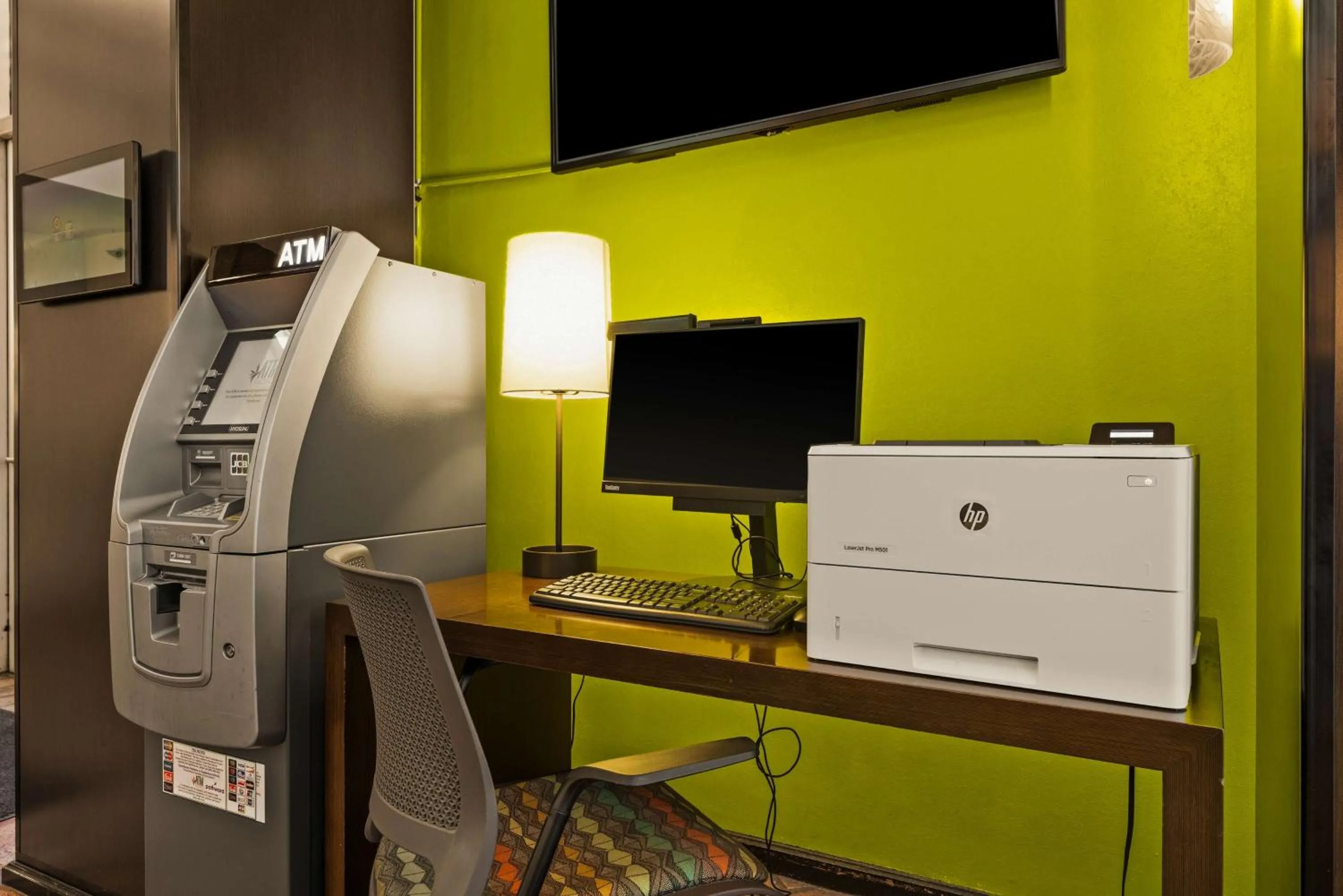 Business facilities in Best Western The Plaza Hotel Honolulu Airport - Free Breakfast