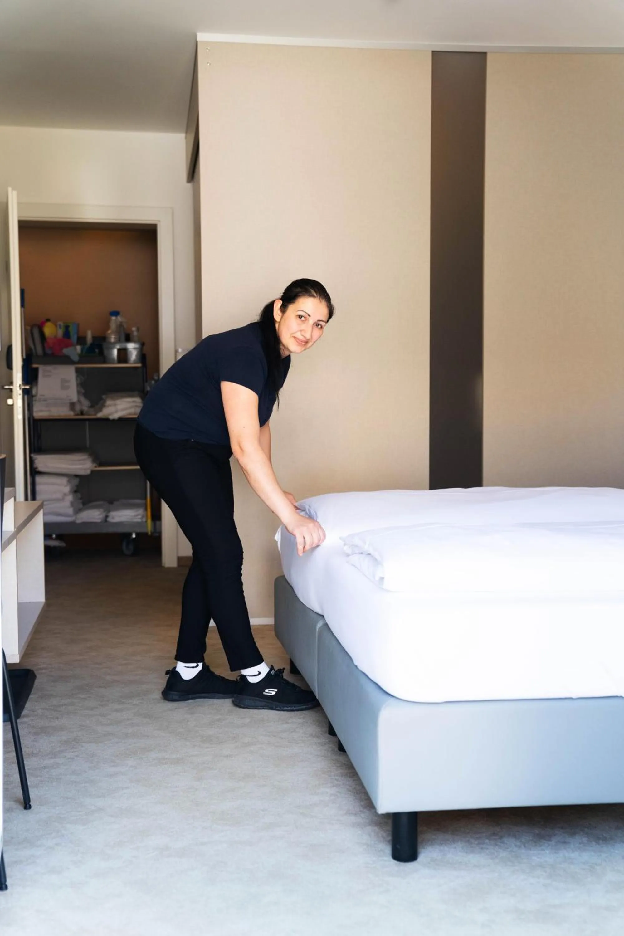 room service, Bed in motel22 Parkplatz inklusive