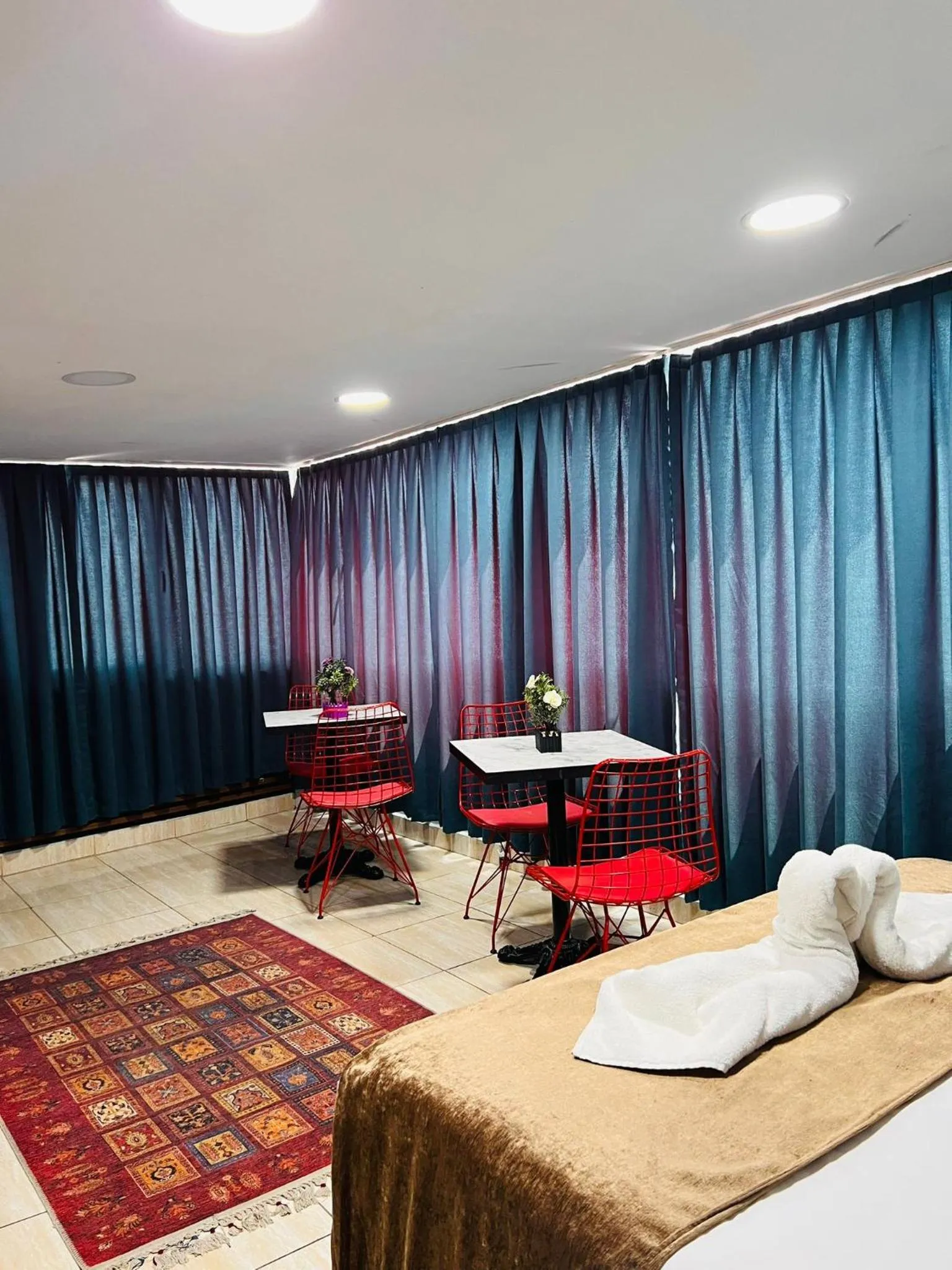 Seating area, Bed in Galaxy Hotel Sultanahmet