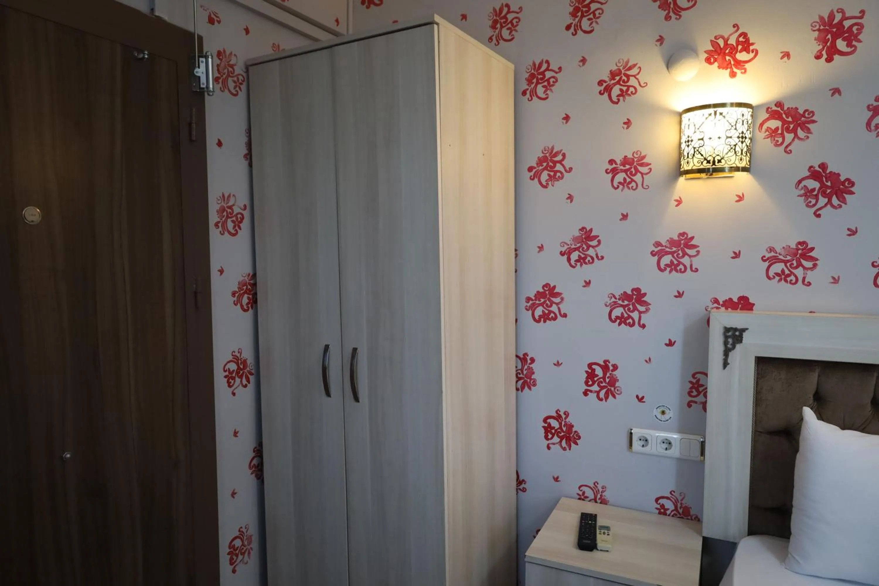 wardrobe, Bed in Galaxy Hotel Sultanahmet