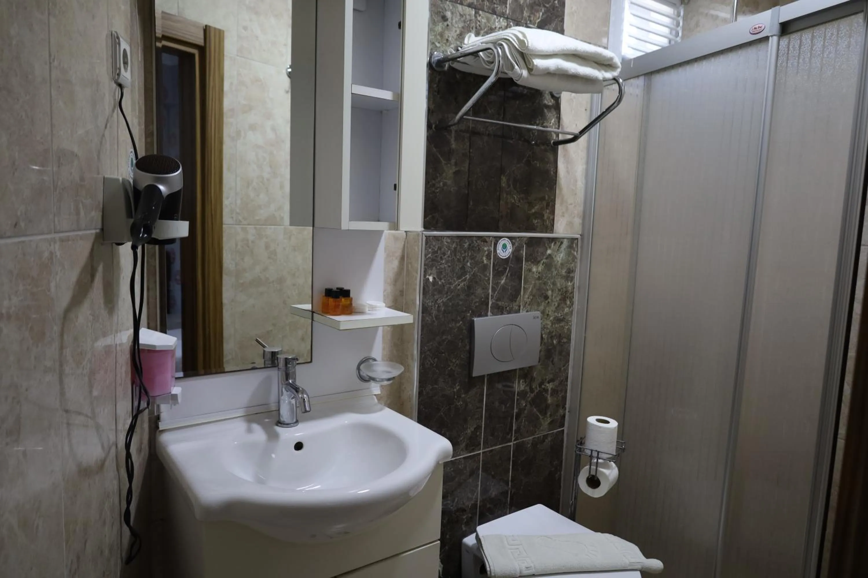 Shower in Galaxy Hotel Sultanahmet