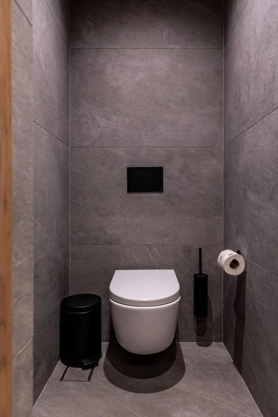 Toilet in Evanik Chic Hotel